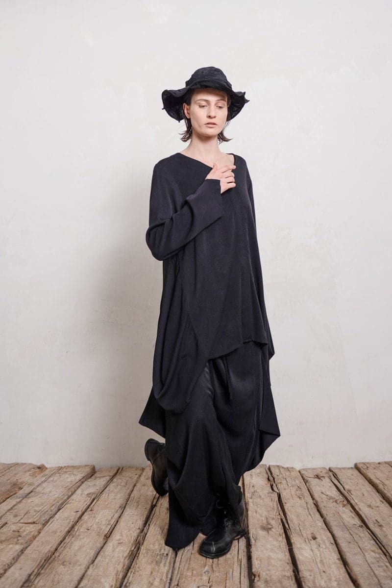 eigensinnig wien | Dante | Extravagante Damenjacke mit ungewöhnlichen Details aus weichem Rayon in schwarz