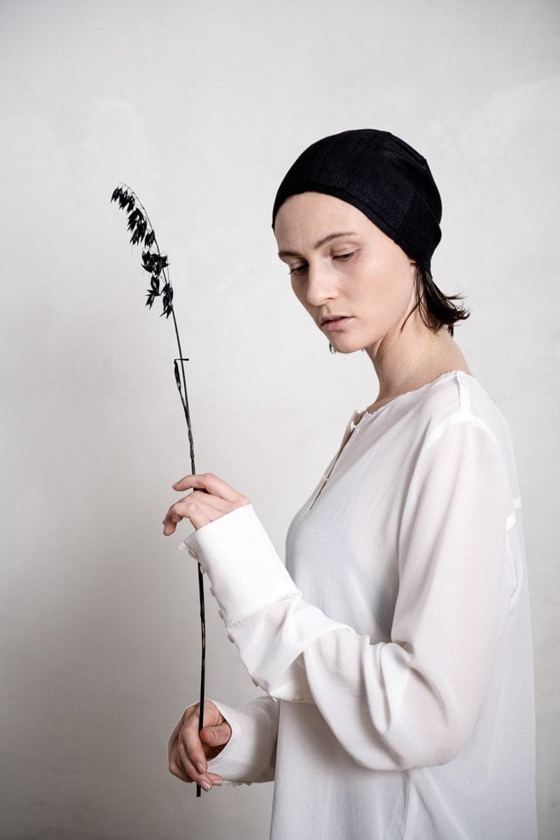 eigensinnig wien | De Beauvoir | Elegante und leichte Seidenbluse für den Sommer in weiß