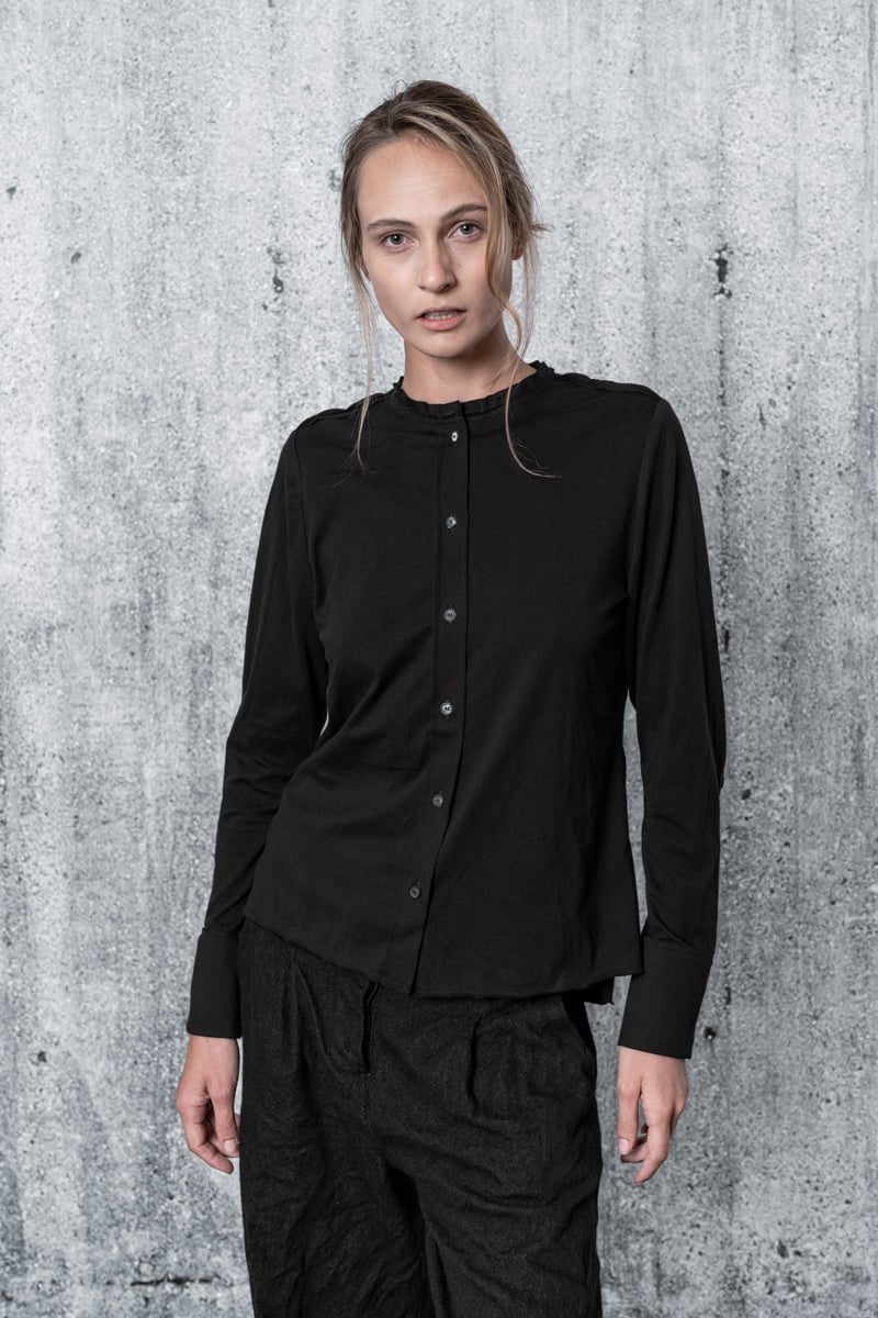 eigensinnig wien | De Beauvoir | Schwarze, kurze Hemdbluse ohne Kragen aus Baumwolle