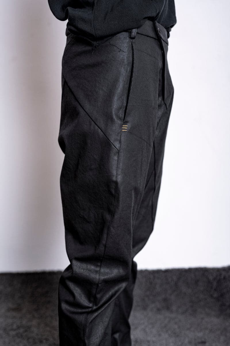 eigensinnig wien | Diderot | Dekonstruierte, beschichtete Hose in Schwarz