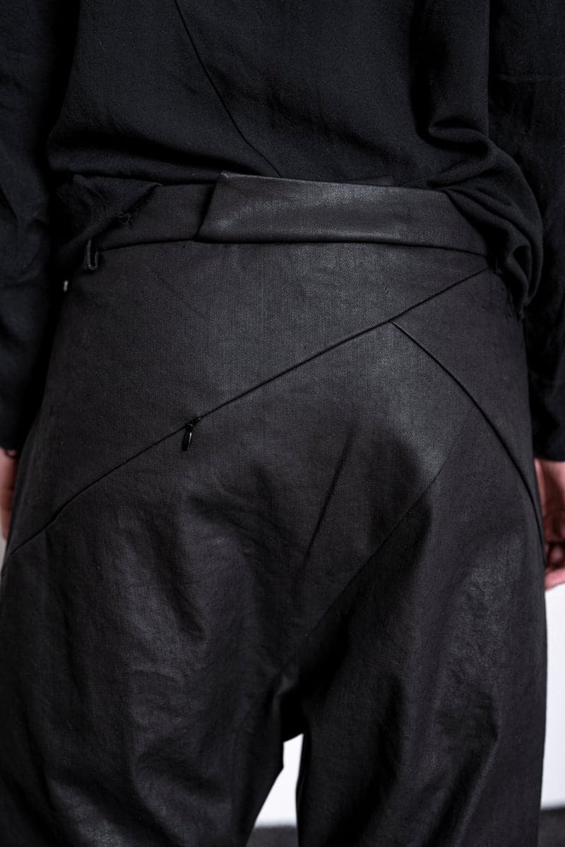 eigensinnig wien | Diderot | Dekonstruierte, beschichtete Hose in Schwarz