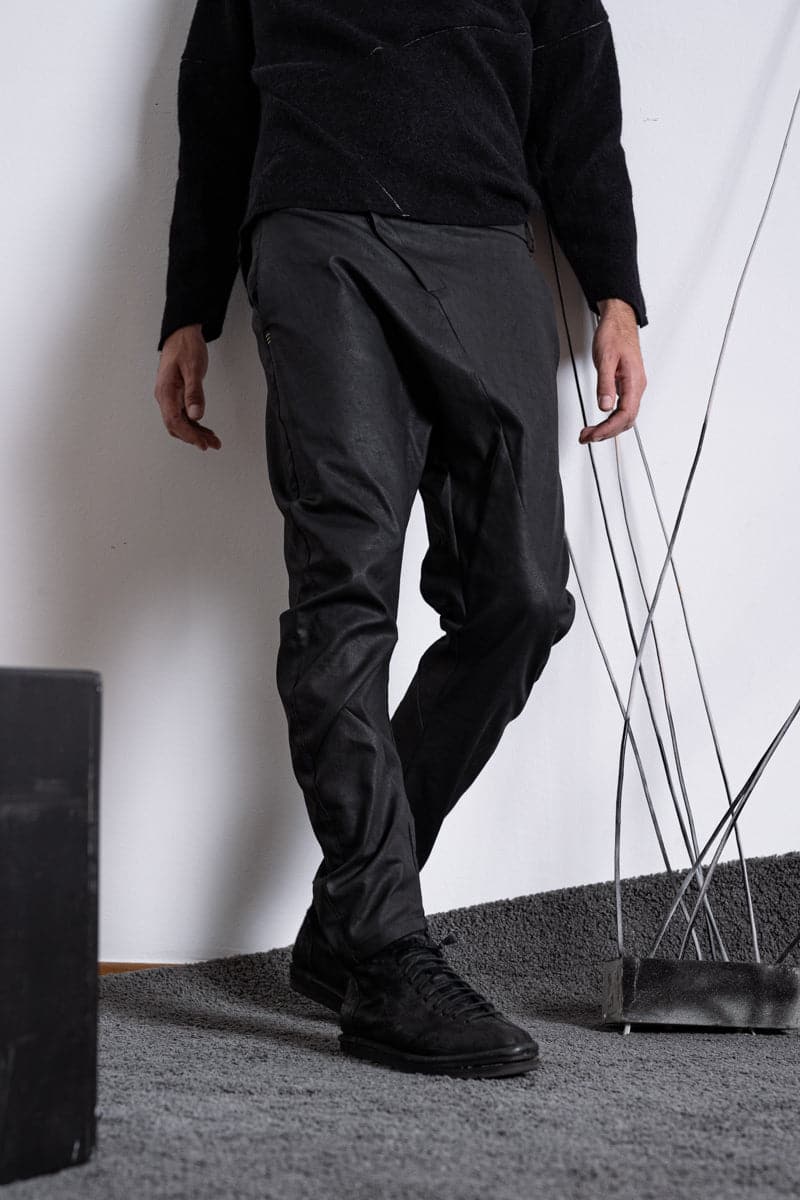 eigensinnig wien | Diderot | Dekonstruierte, beschichtete Hose in Schwarz