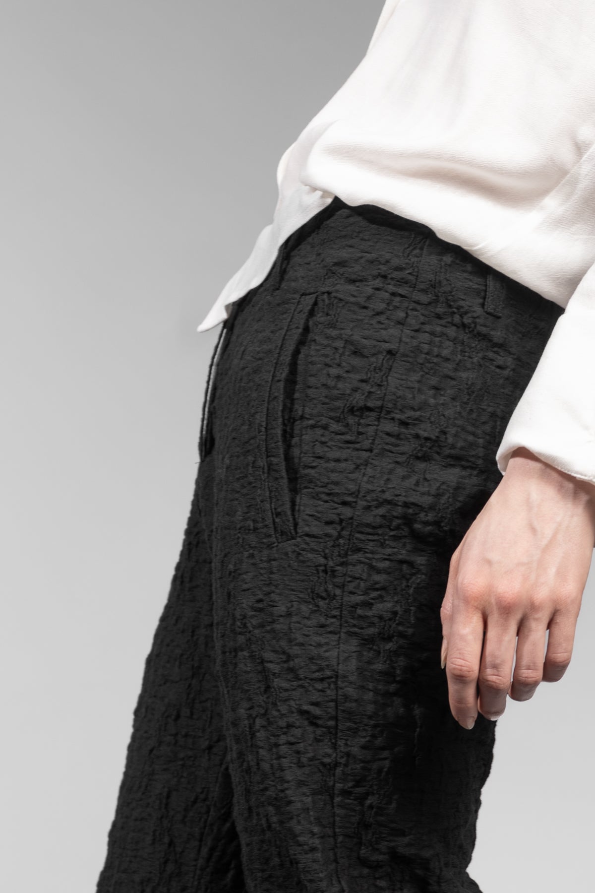 eigensinnig wien | Didion | Extravagante, schwarze Damen-Chinohose aus exklusiver japanischer Baumwolle