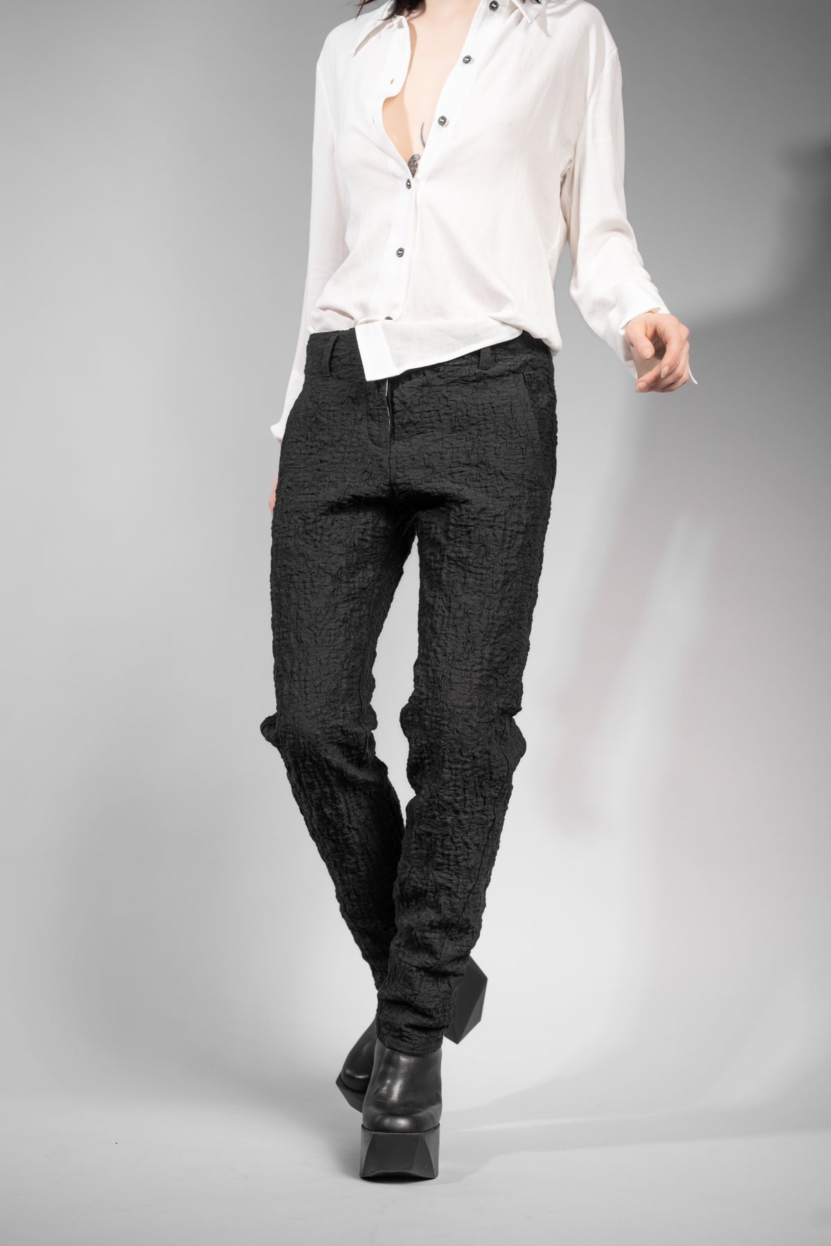 eigensinnig wien | Didion | Extravagante, schwarze Damen-Chinohose aus exklusiver japanischer Baumwolle
