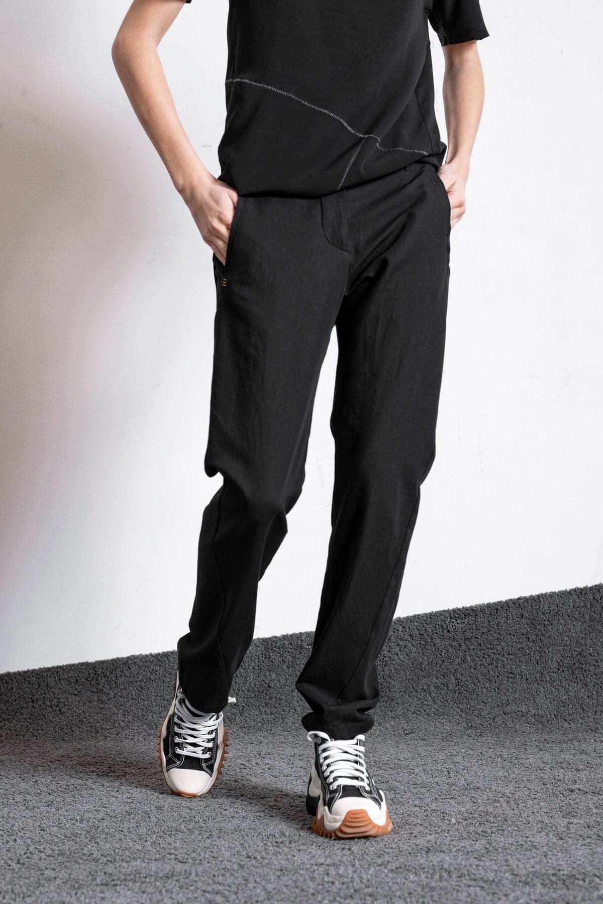 eigensinnig wien | Didion | Schwarze, elegante Damenhose mit schmalem Bein aus Baumwolle