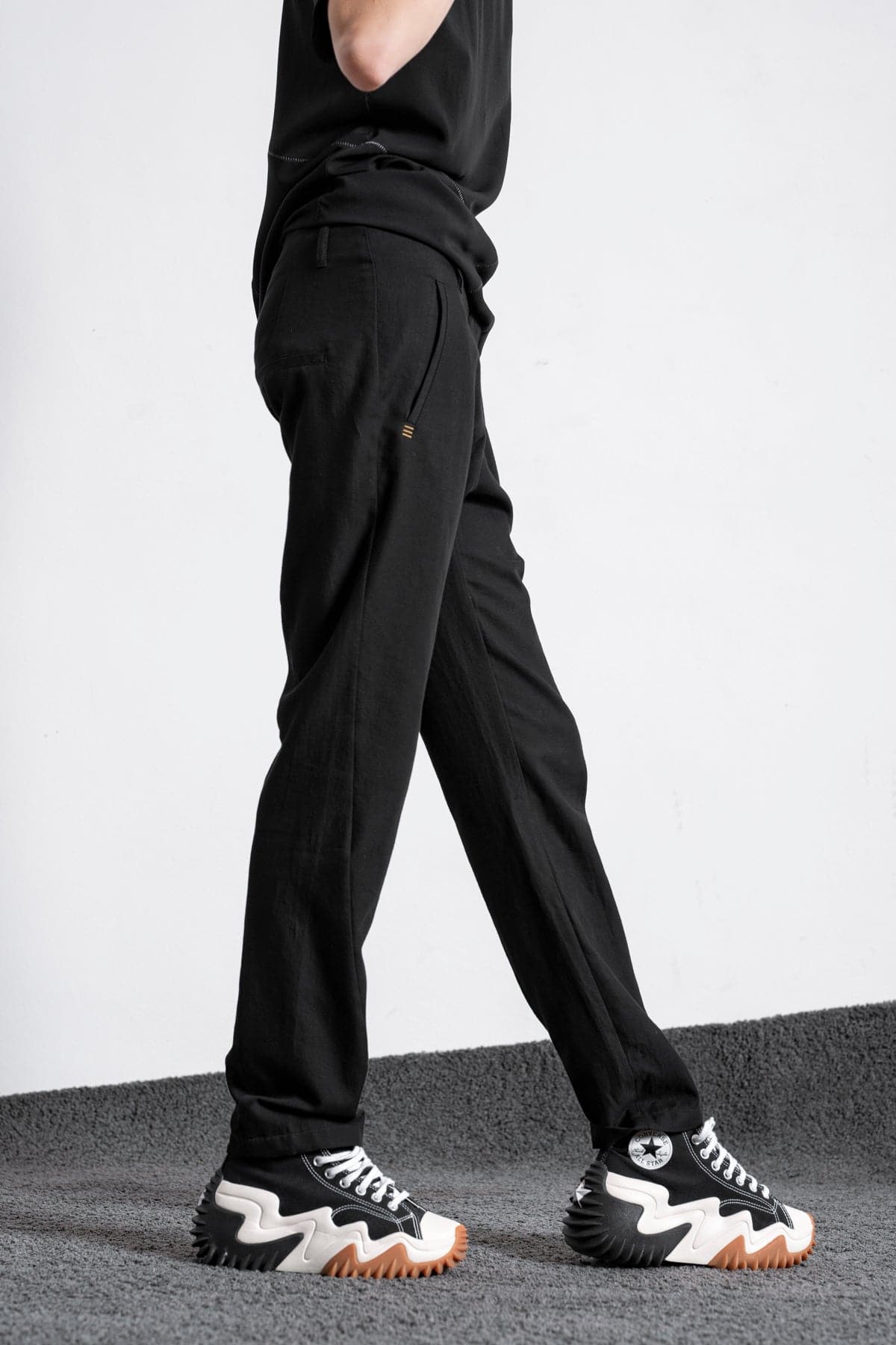 eigensinnig wien | Didion | Schwarze, elegante Damenhose mit schmalem Bein aus Baumwolle