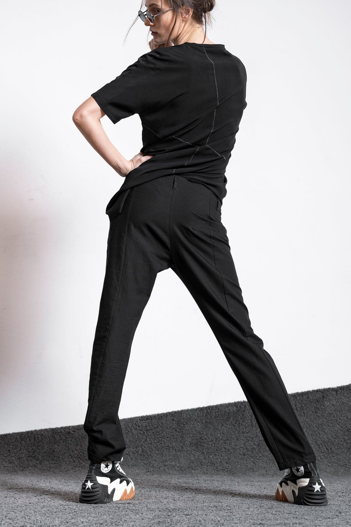 eigensinnig wien | Didion | Schwarze, elegante Damenhose mit schmalem Bein aus Baumwolle