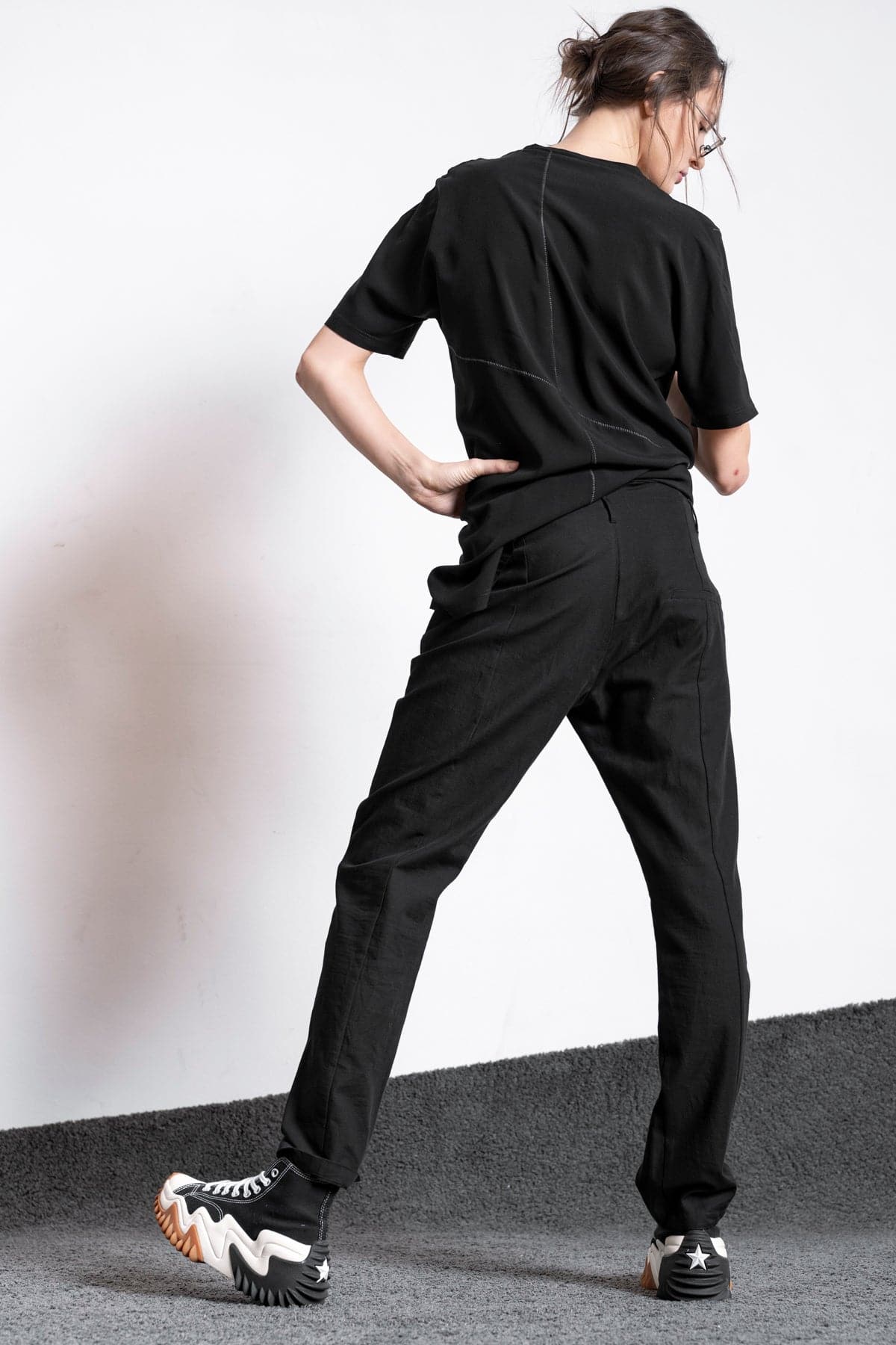 eigensinnig wien | Didion | Schwarze, elegante Damenhose mit schmalem Bein aus Baumwolle