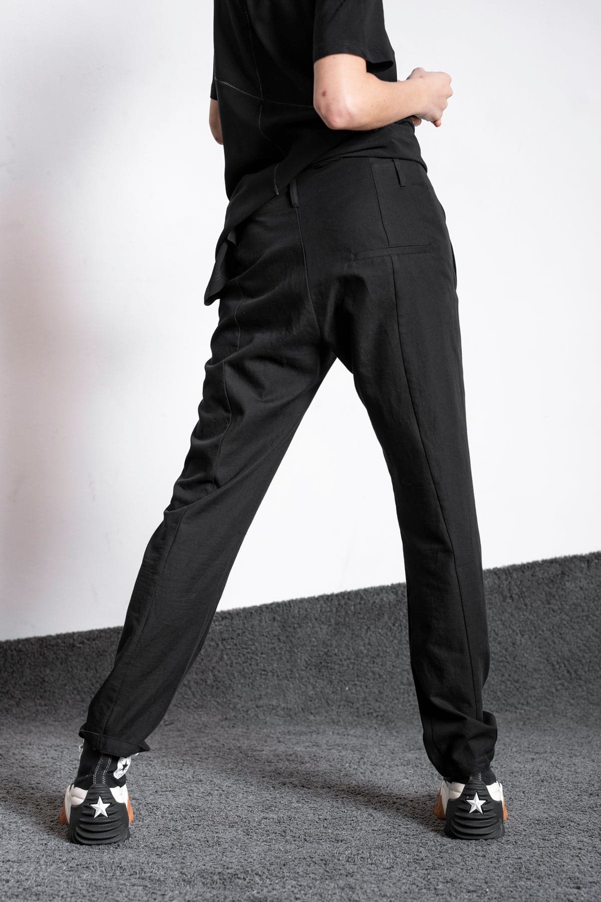 eigensinnig wien | Didion | Schwarze, elegante Damenhose mit schmalem Bein aus Baumwolle