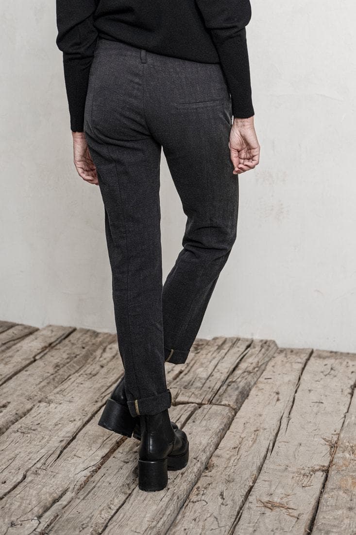 eigensinnig wien |  Didion | Slim Fit Damenhose aus leichtem Leinen in anthrazit