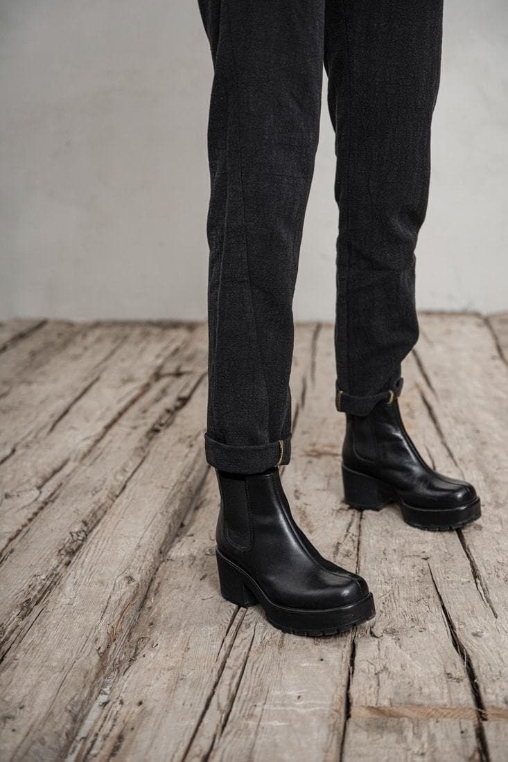 eigensinnig wien |  Didion | Slim Fit Damenhose aus leichtem Leinen in anthrazit
