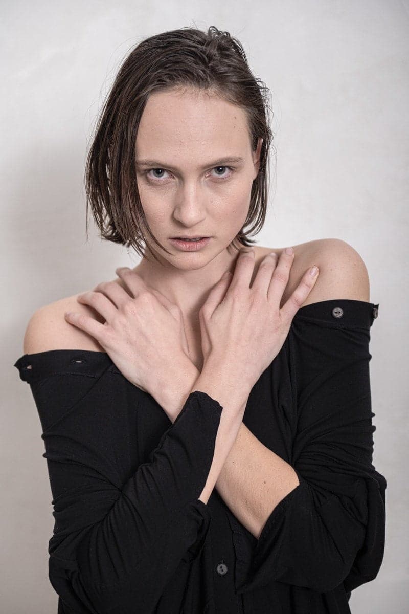 eigensinnig wien | Diotima | Edle Damenbluse aus feinem Bambus mit weiter Silhouette in schwarz