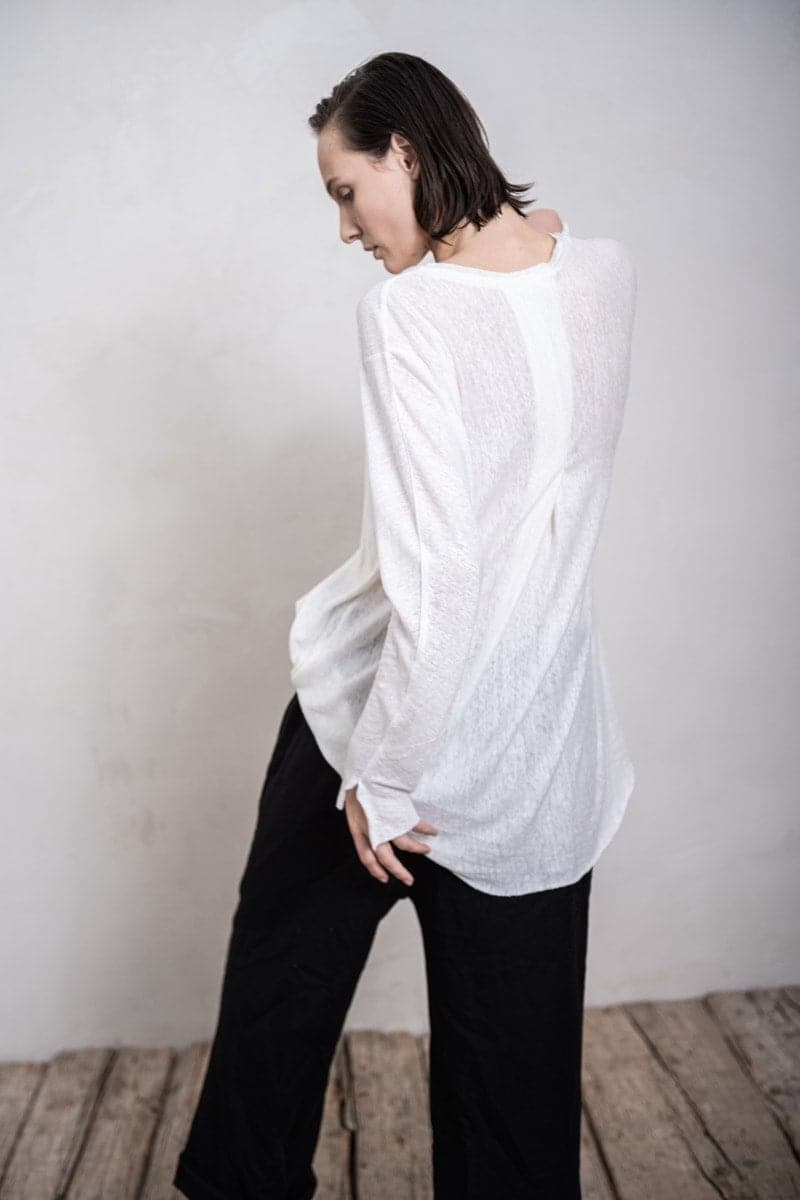 eigensinnig wien | Diotima | Weite Leinen Damenbluse in weiß