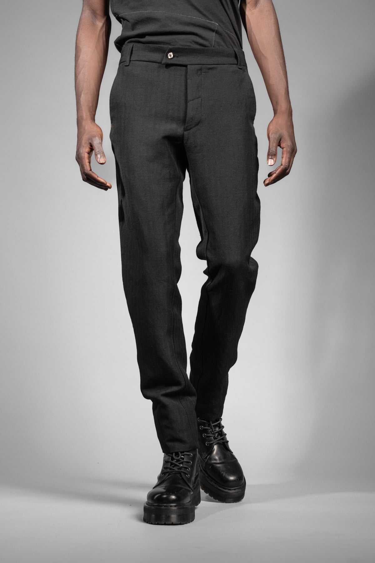 eigensinnig wien | Egger | Schwarze Designer Herren Streifen-Hose aus japanischem Wolle-Leinen-Mix