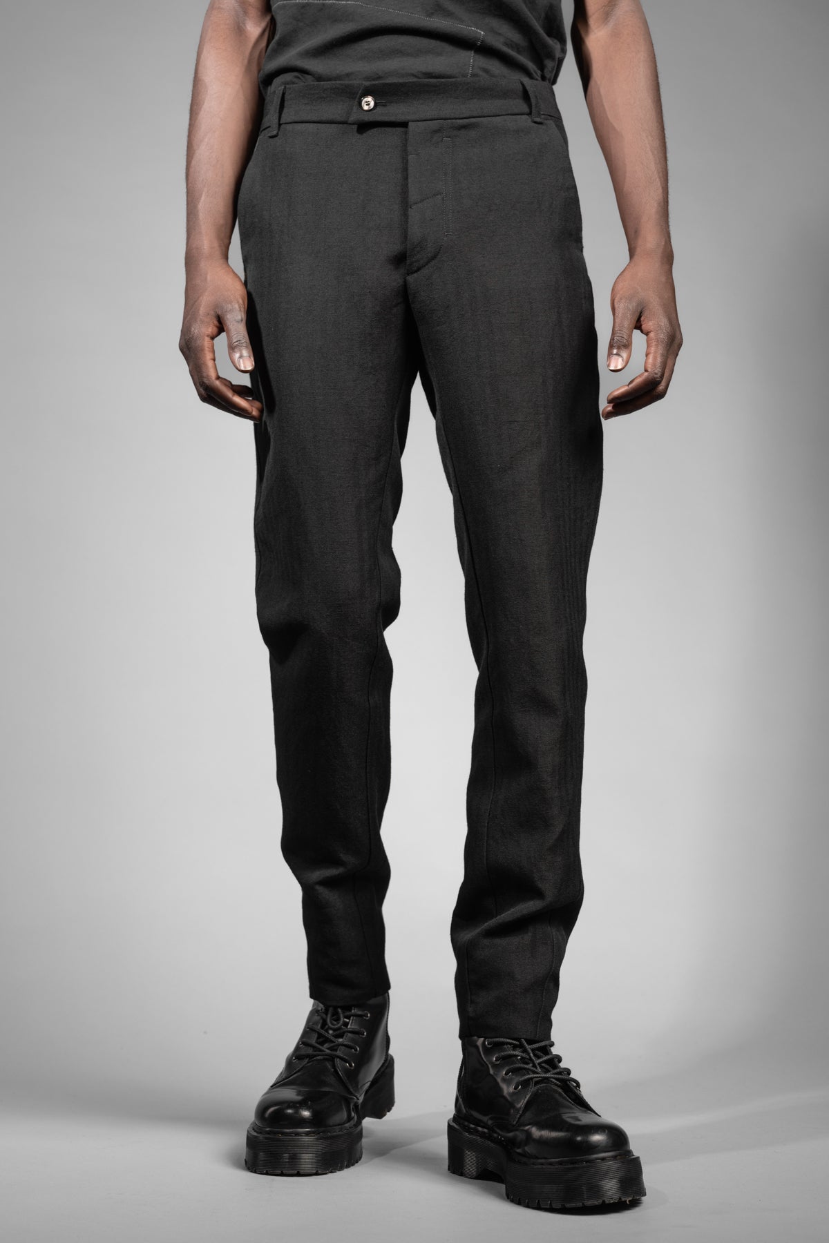 eigensinnig wien | Egger | Schwarze Designer Herren Streifen-Hose aus japanischem Wolle-Leinen-Mix
