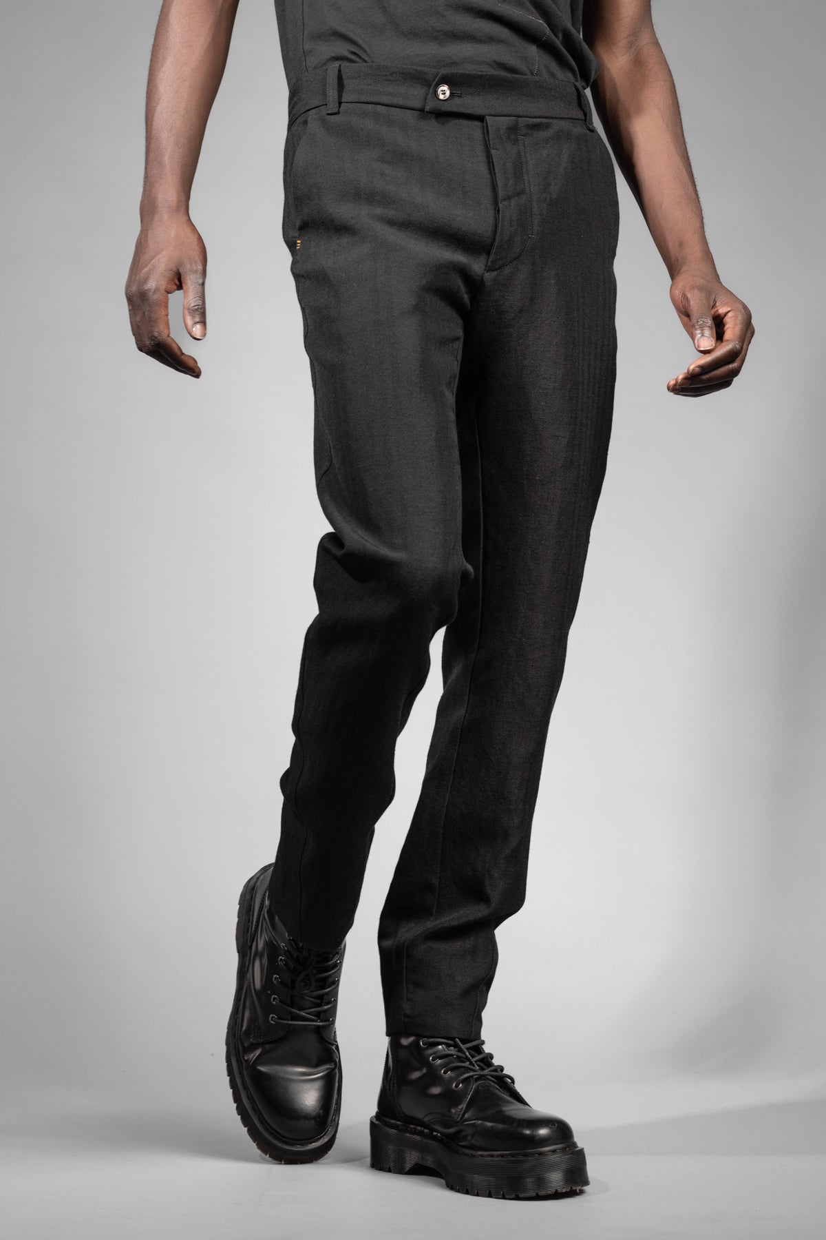 eigensinnig wien | Egger | Schwarze Designer Herren Streifen-Hose aus japanischem Wolle-Leinen-Mix