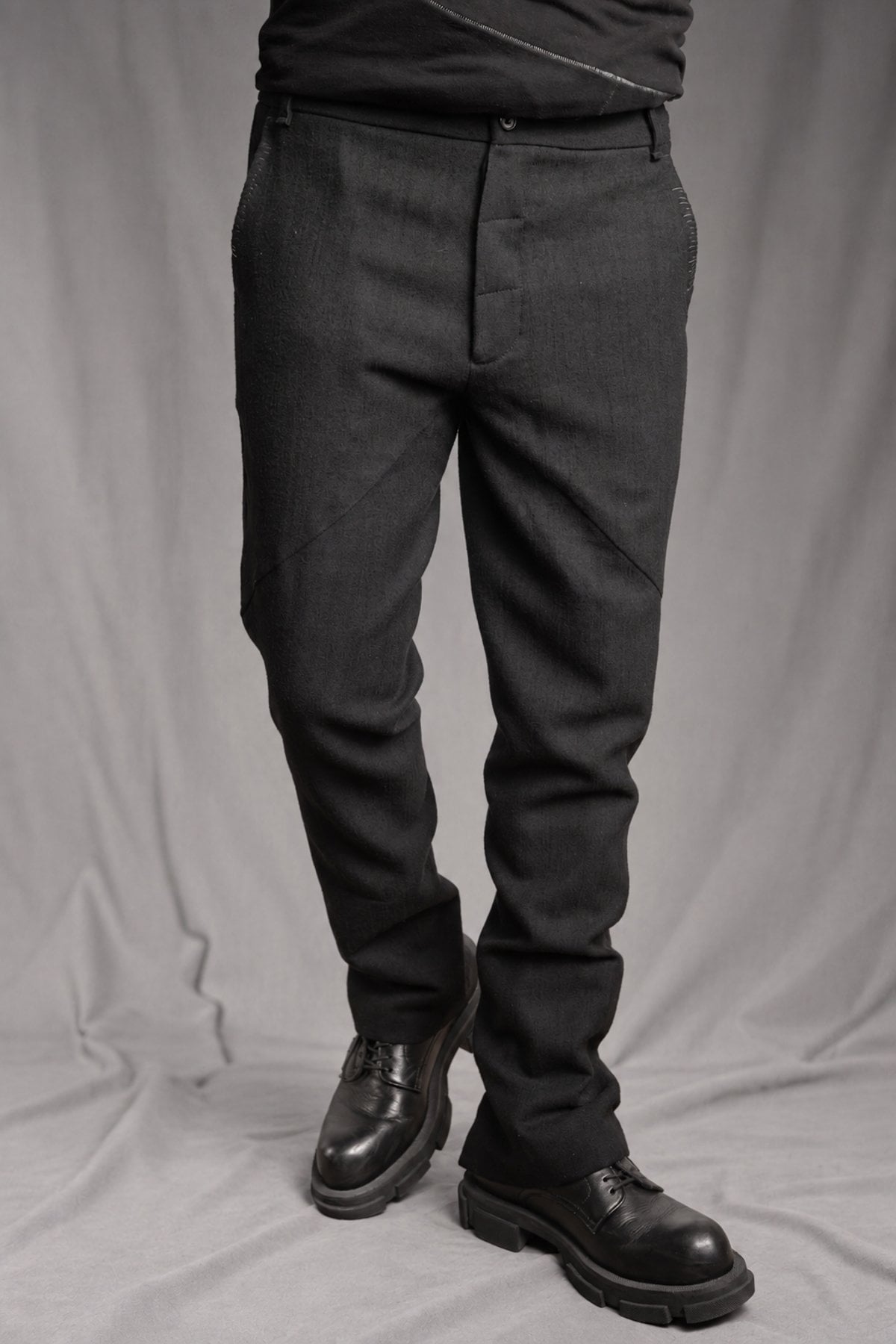 eigensinnig wien | Eisler | Schwarze Slim-Fit Designerhose für Herren aus italienischer Luxuswolle