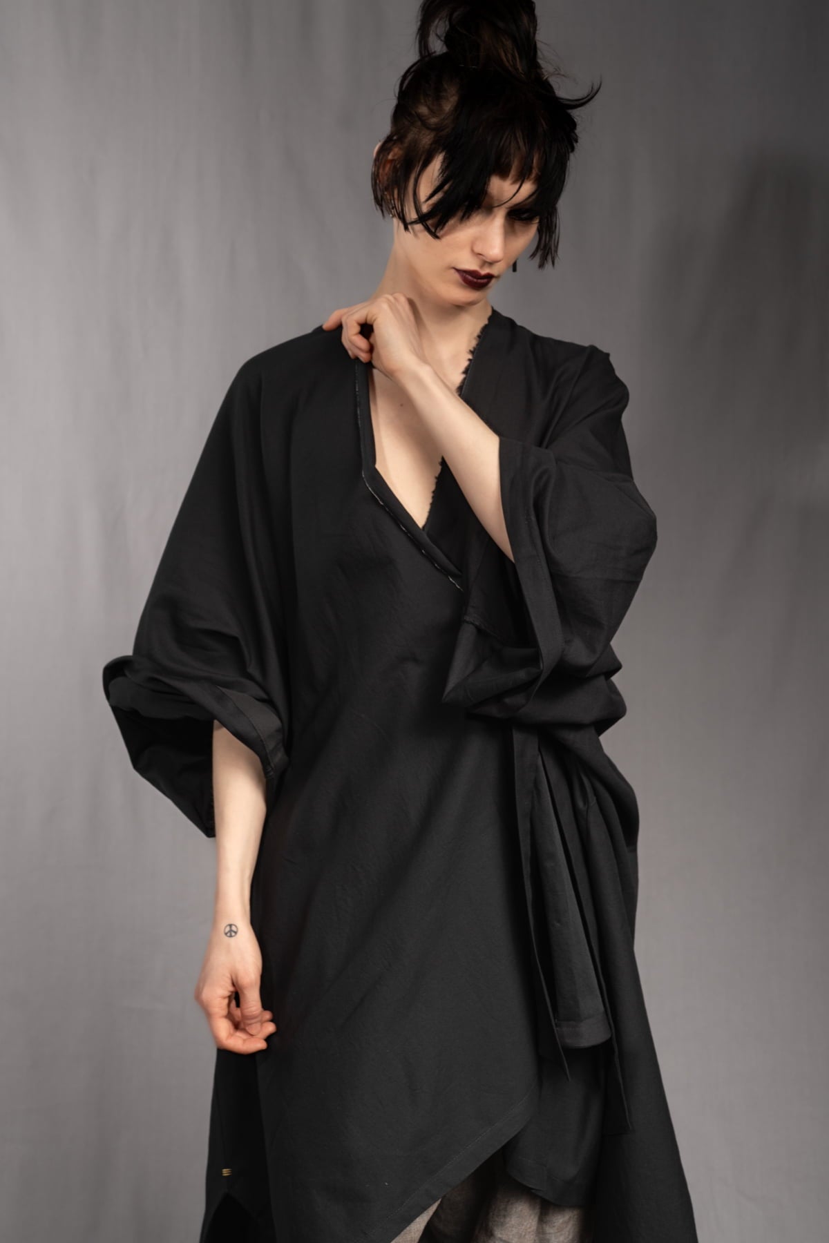 eigensinnig wien | Fama | Architektonischer Designer Cape Mantel aus leichter Baumwolle