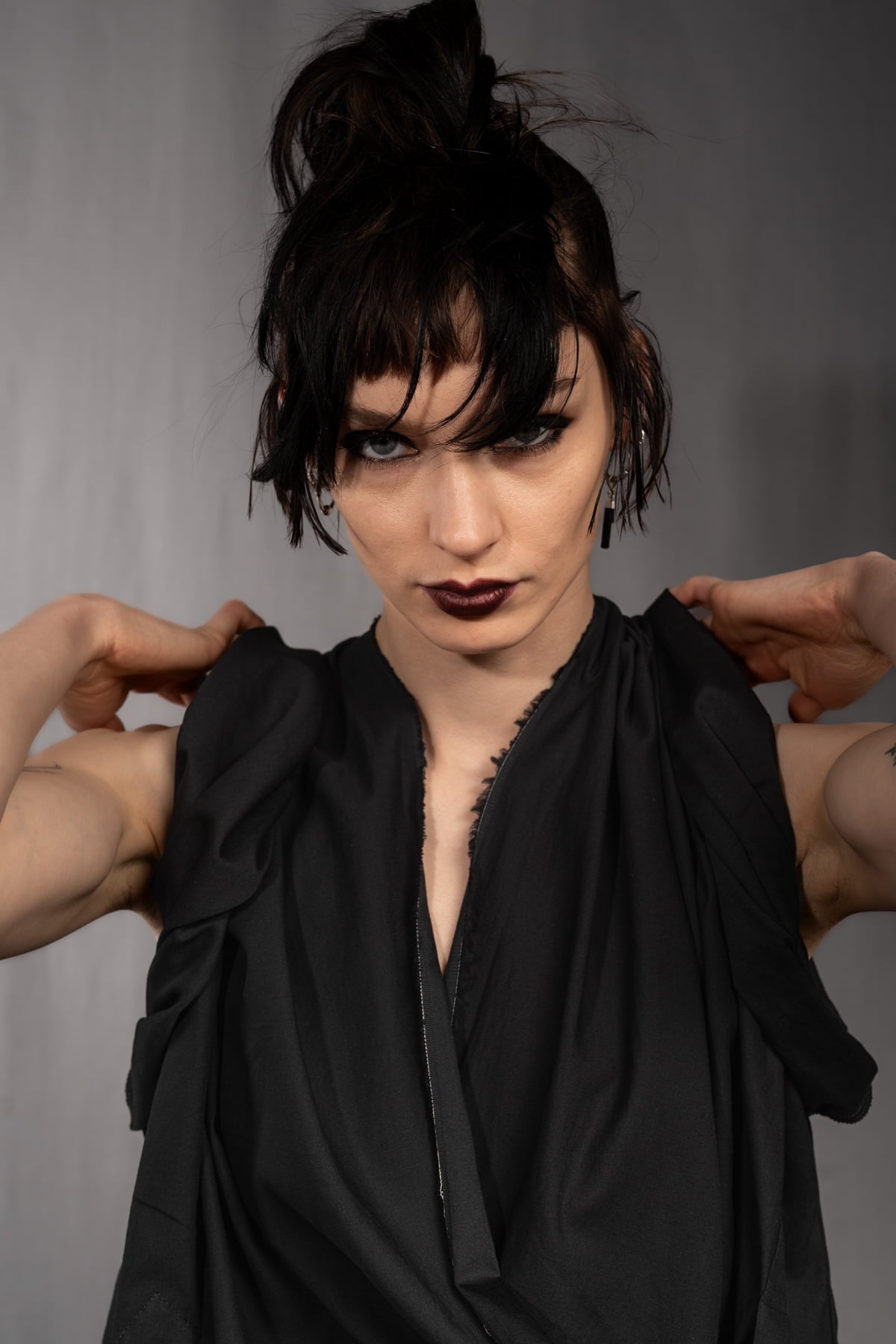 eigensinnig wien | Fama | Architektonischer Designer Cape Mantel aus leichter Baumwolle