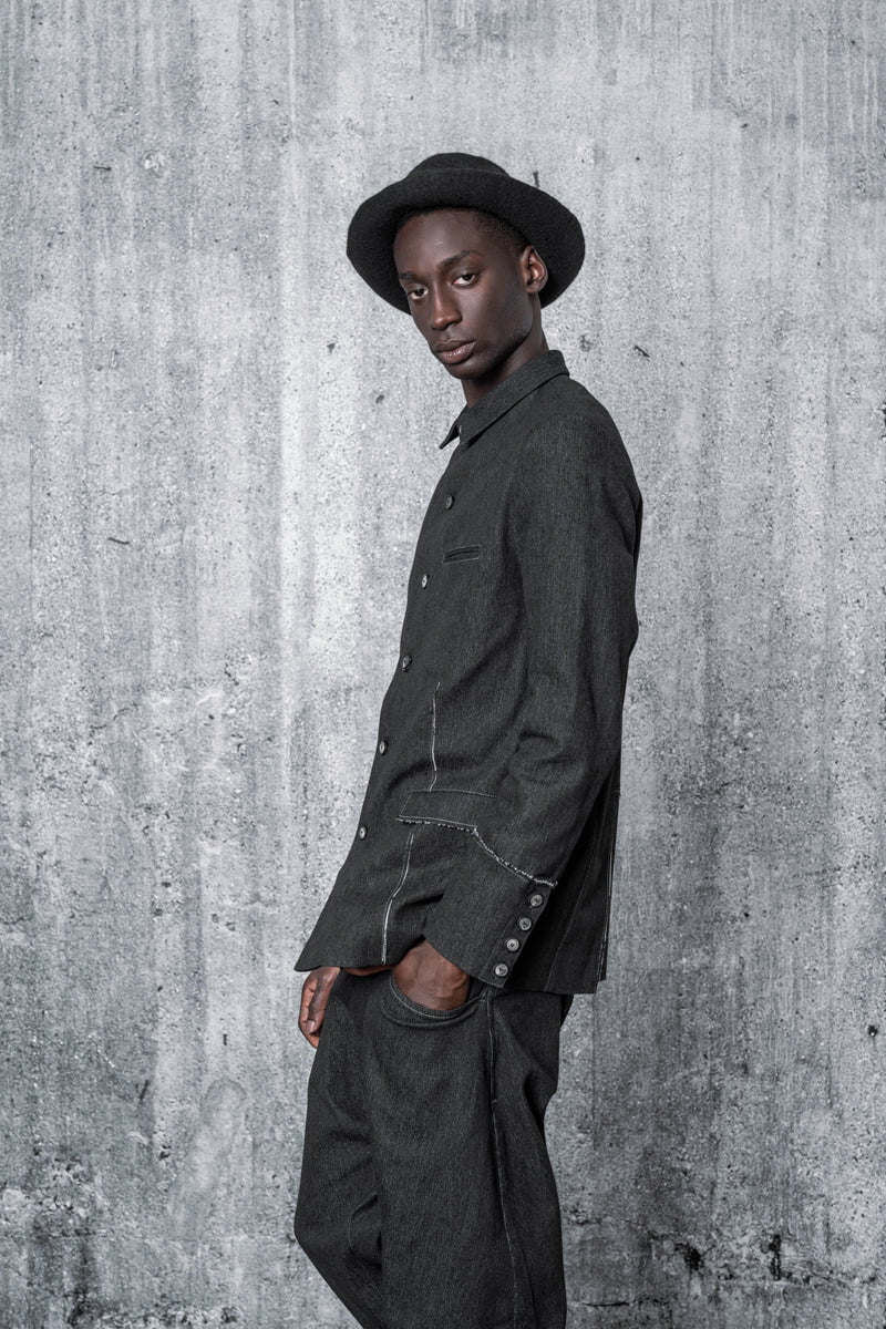 eigensinnig wien | FeuPop | Ausgefallener Herren Jeansanzug in Dunkelgrau