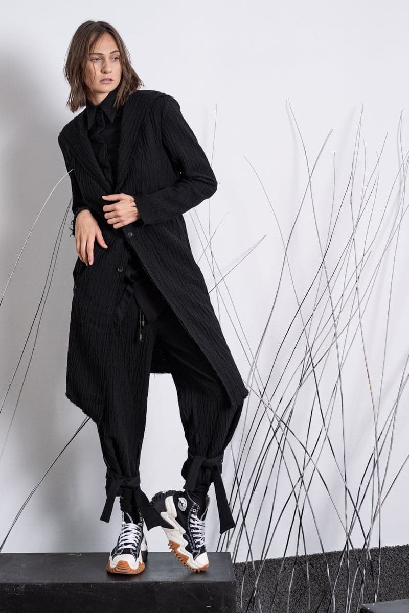 eigensinnig wien | Feyerabend | Cropped Jogpants für Damen und Herren aus Wolle in Schwarz