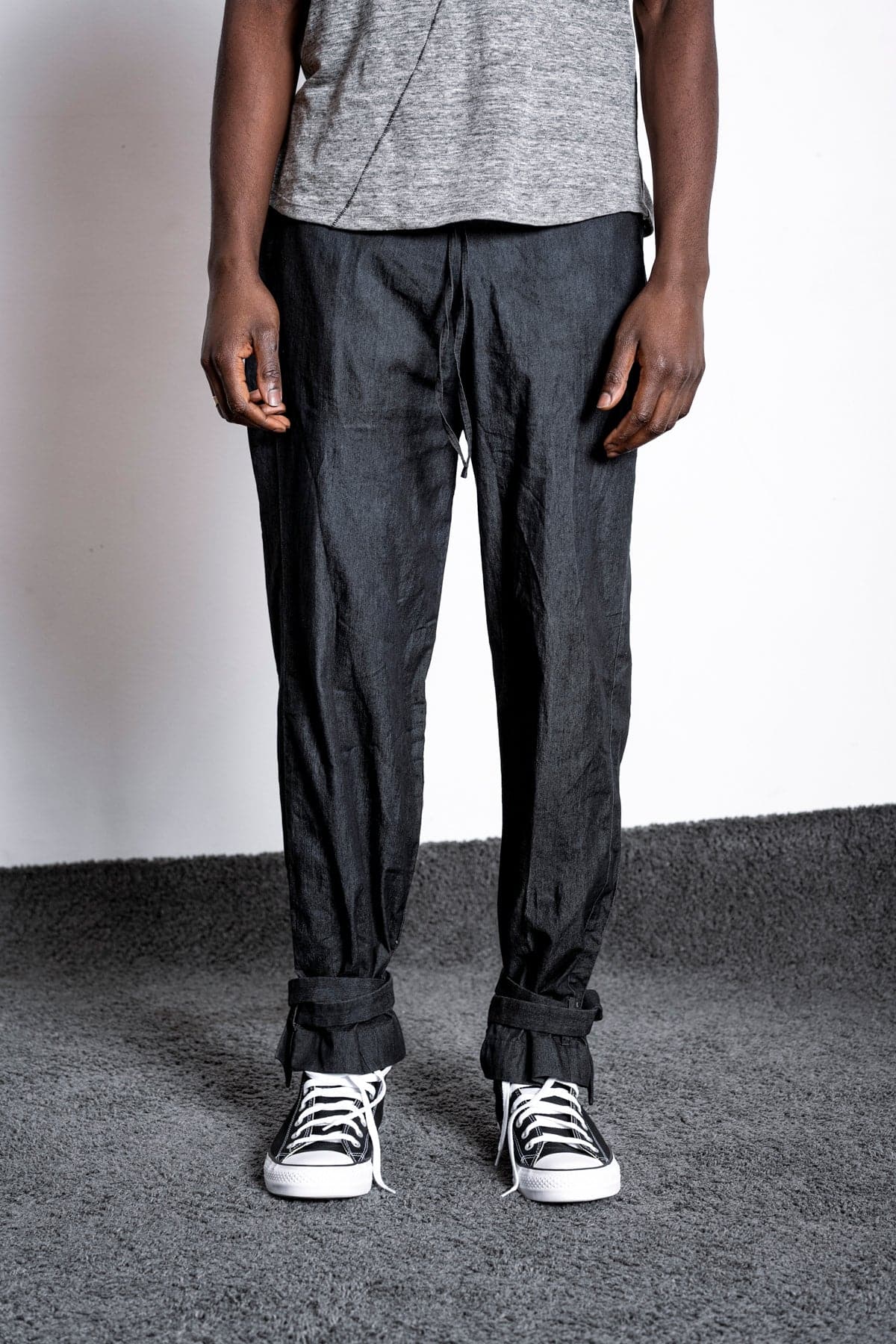 eigensinnig wien | Feyerabend | Designer Jogpants aus Baumwolle in Marineblau