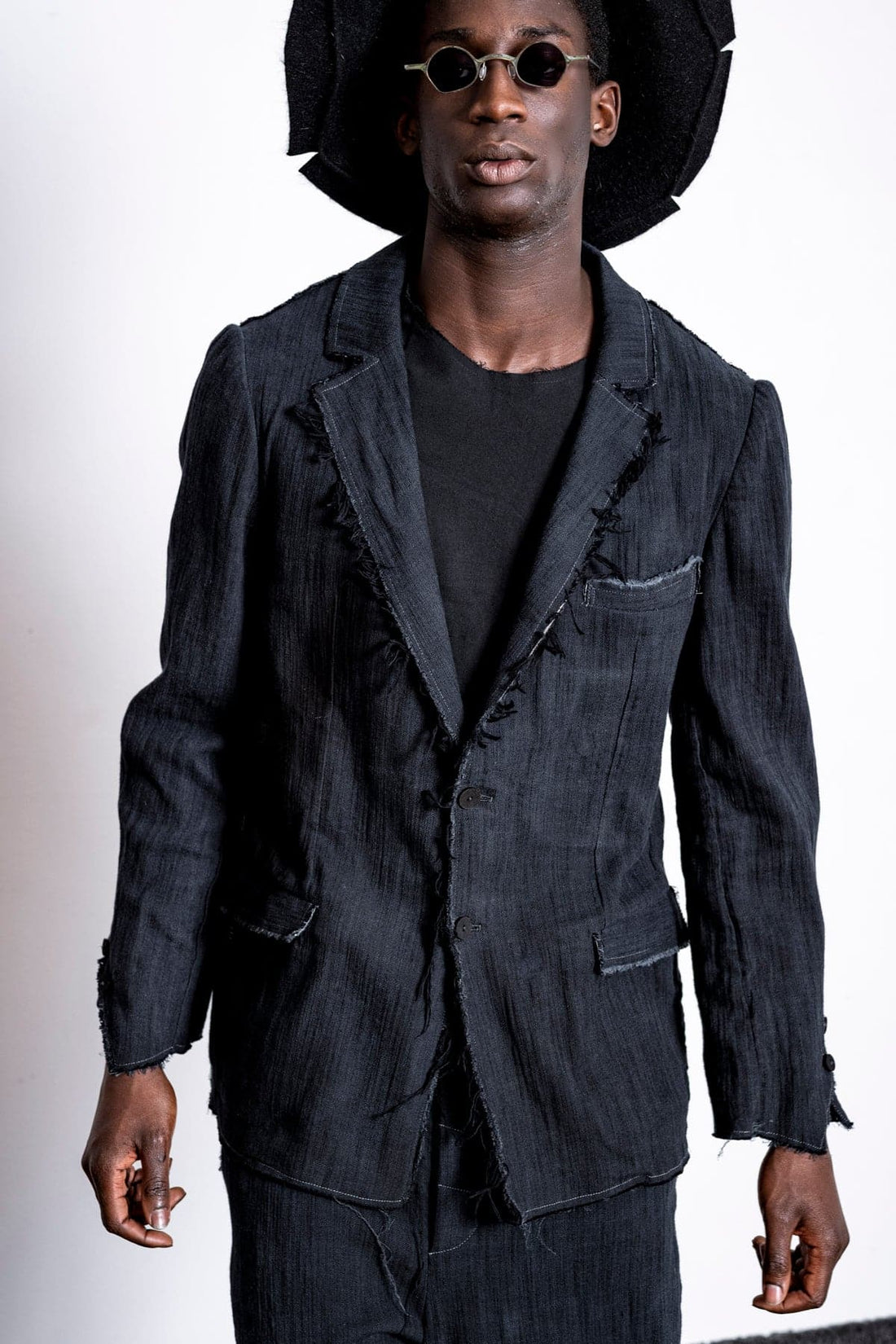 eigensinnig wien | Fichte | Langer Distressed Blazer für Herren aus Baumwolle in Marineblau