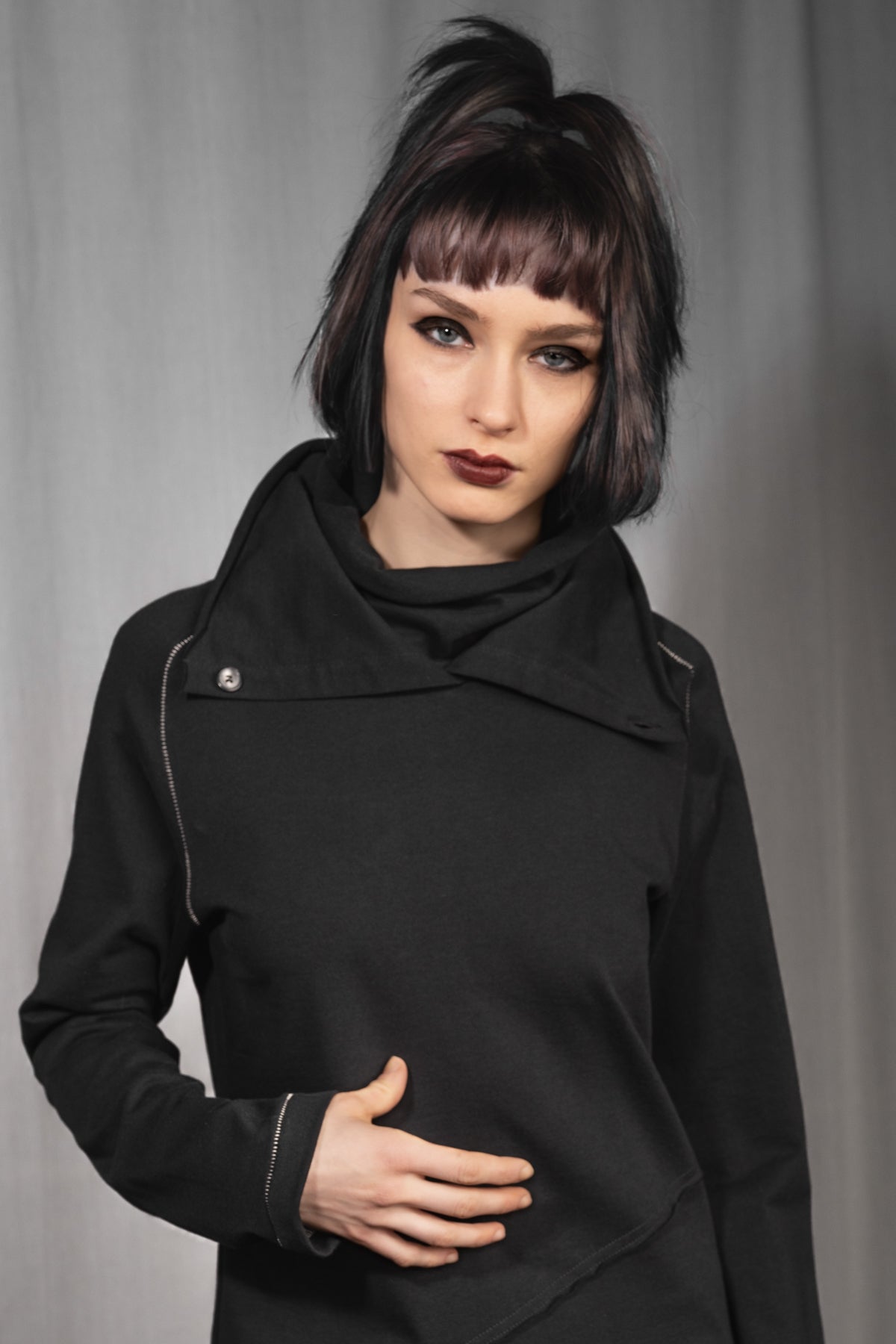 eigensinnig wien | Flaubert | Leichter, schwarzer Baumwoll-Strickpullover mit ungewöhnlichem Schalkragen