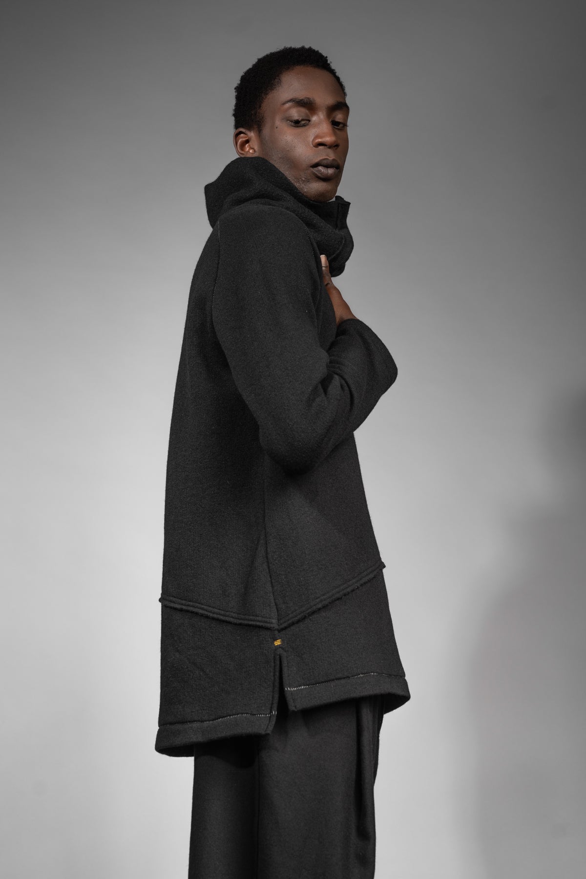eigensinnig wien | Flaubert | Schwarzer Woll-Strickpullover mit ungewöhnlichem Schalkragen