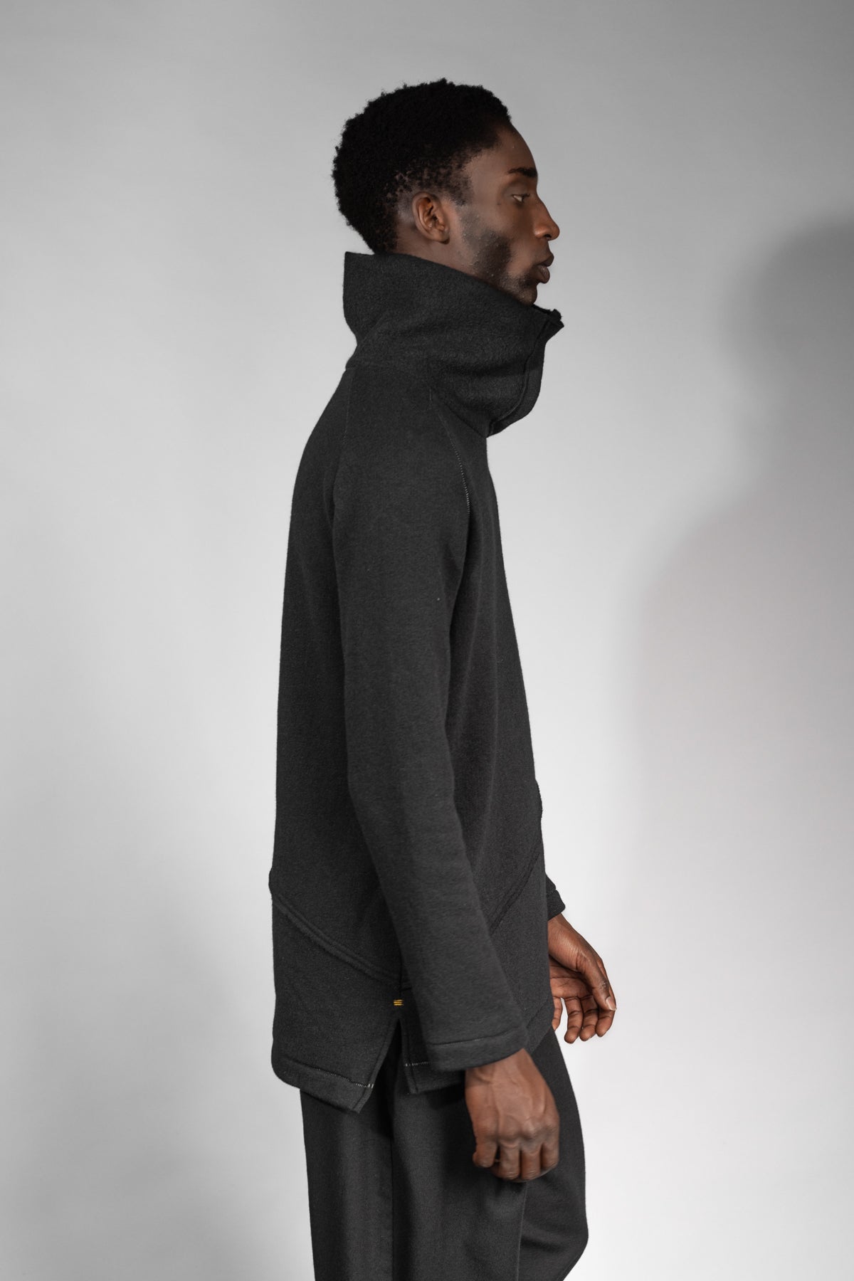 eigensinnig wien | Flaubert | Schwarzer Woll-Strickpullover mit ungewöhnlichem Schalkragen