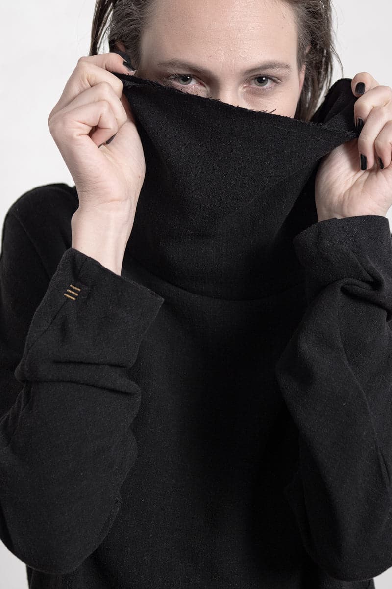 eigensinnig wien | Flaubert | Ungewöhnlicher Sommerpullover mit speziellem Kragen schwarz