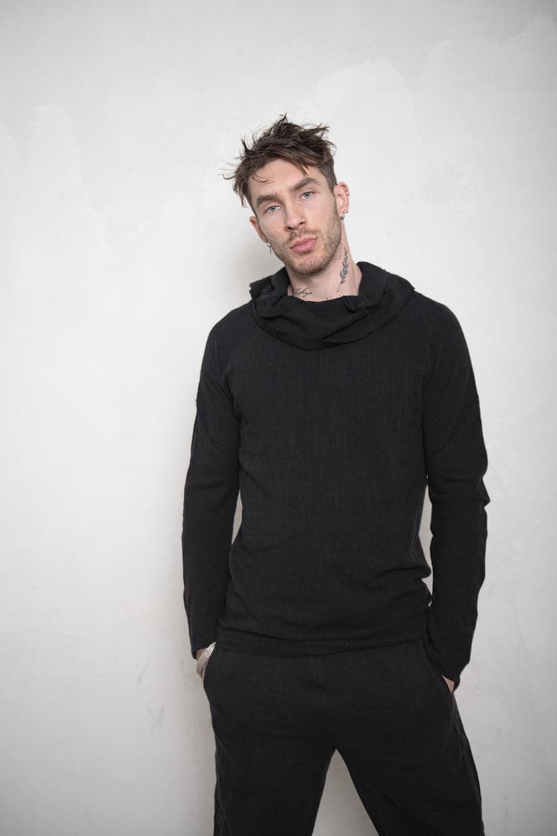 eigensinnig wien | Flaubert | Ungewöhnlicher Sommerpullover mit speziellem Kragen schwarz