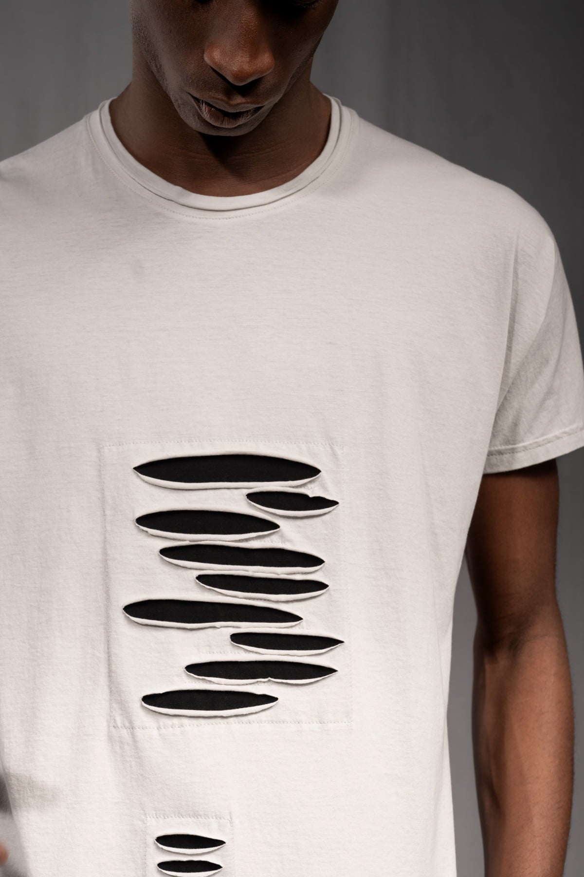 eigensinnig wien | Fontana | Unkonventionelles Baumwoll-T-Shirt mit avantgardistischer Formgebung