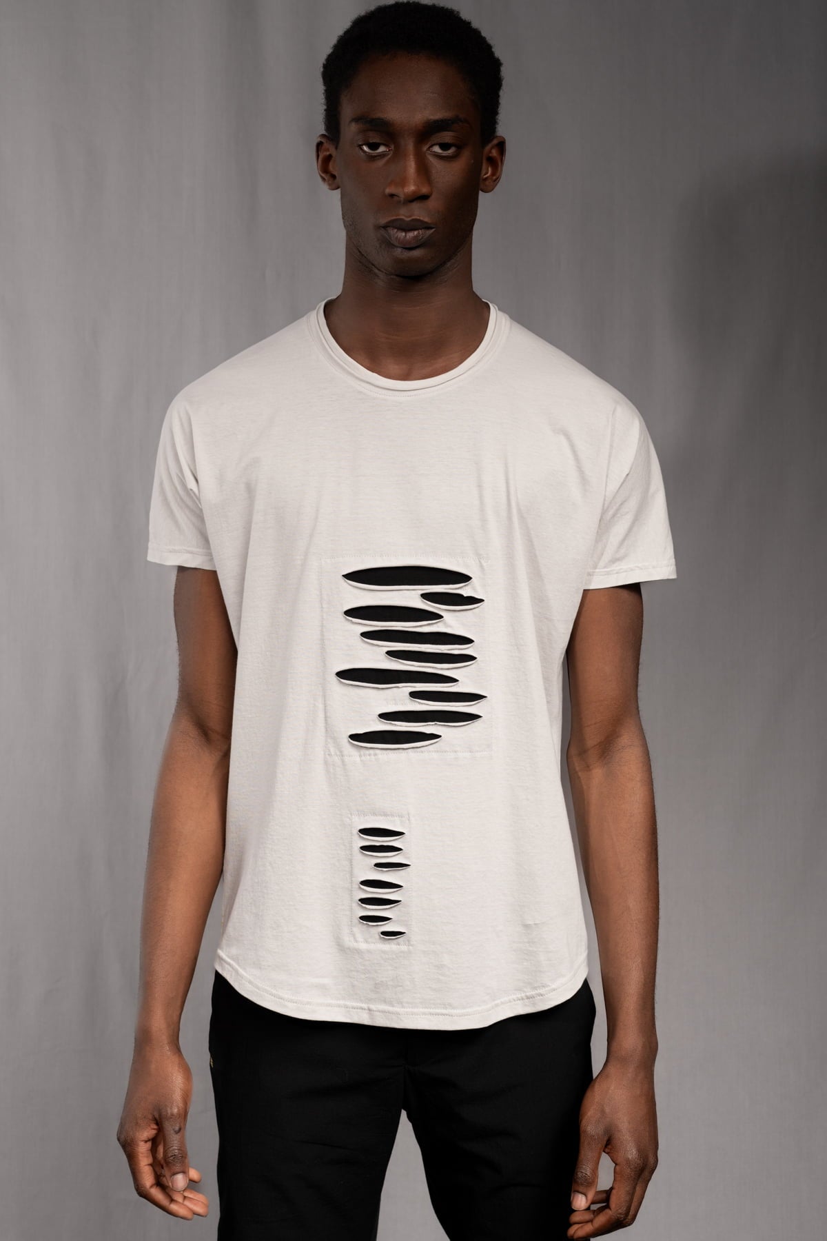 eigensinnig wien | Fontana | Unkonventionelles Baumwoll-T-Shirt mit avantgardistischer Formgebung