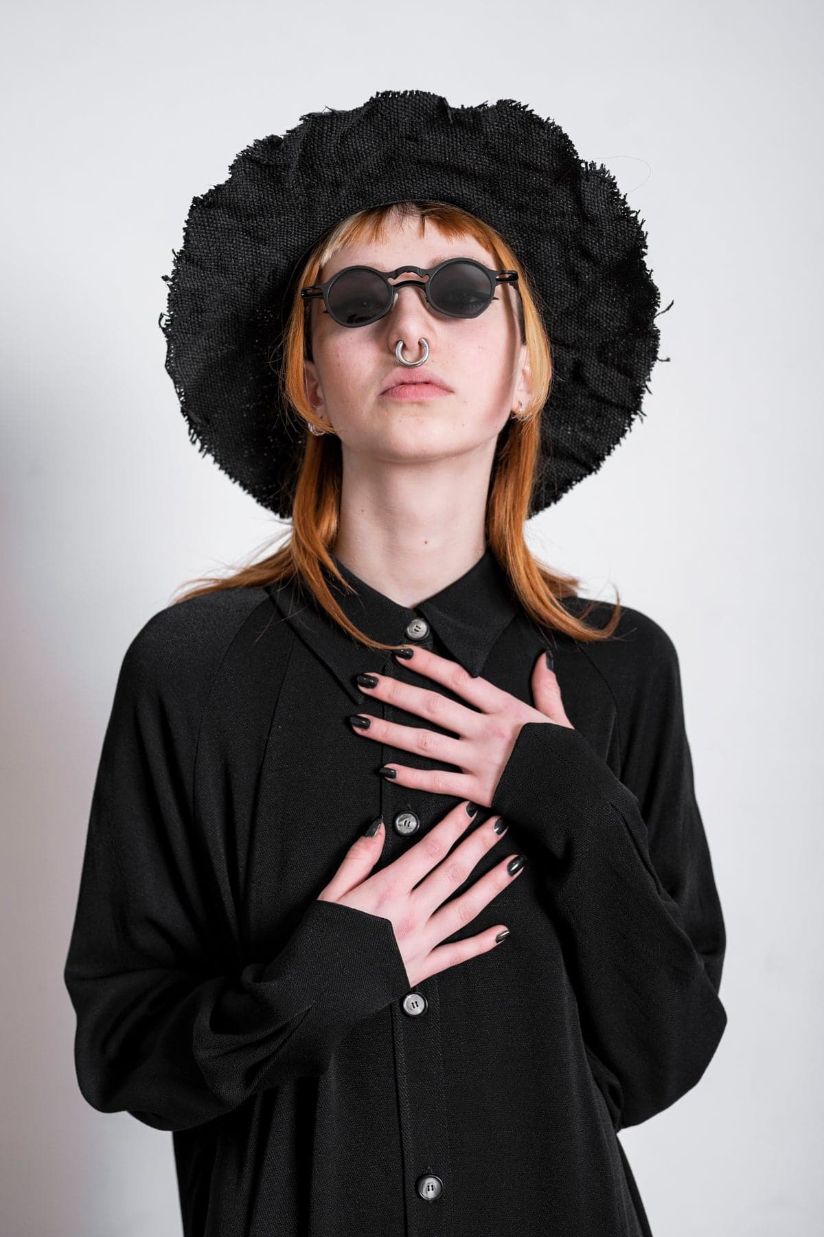 eigensinnig wien | Foucault | Elegantes, schwarzes Oversized Mantelkleid aus Viskose
