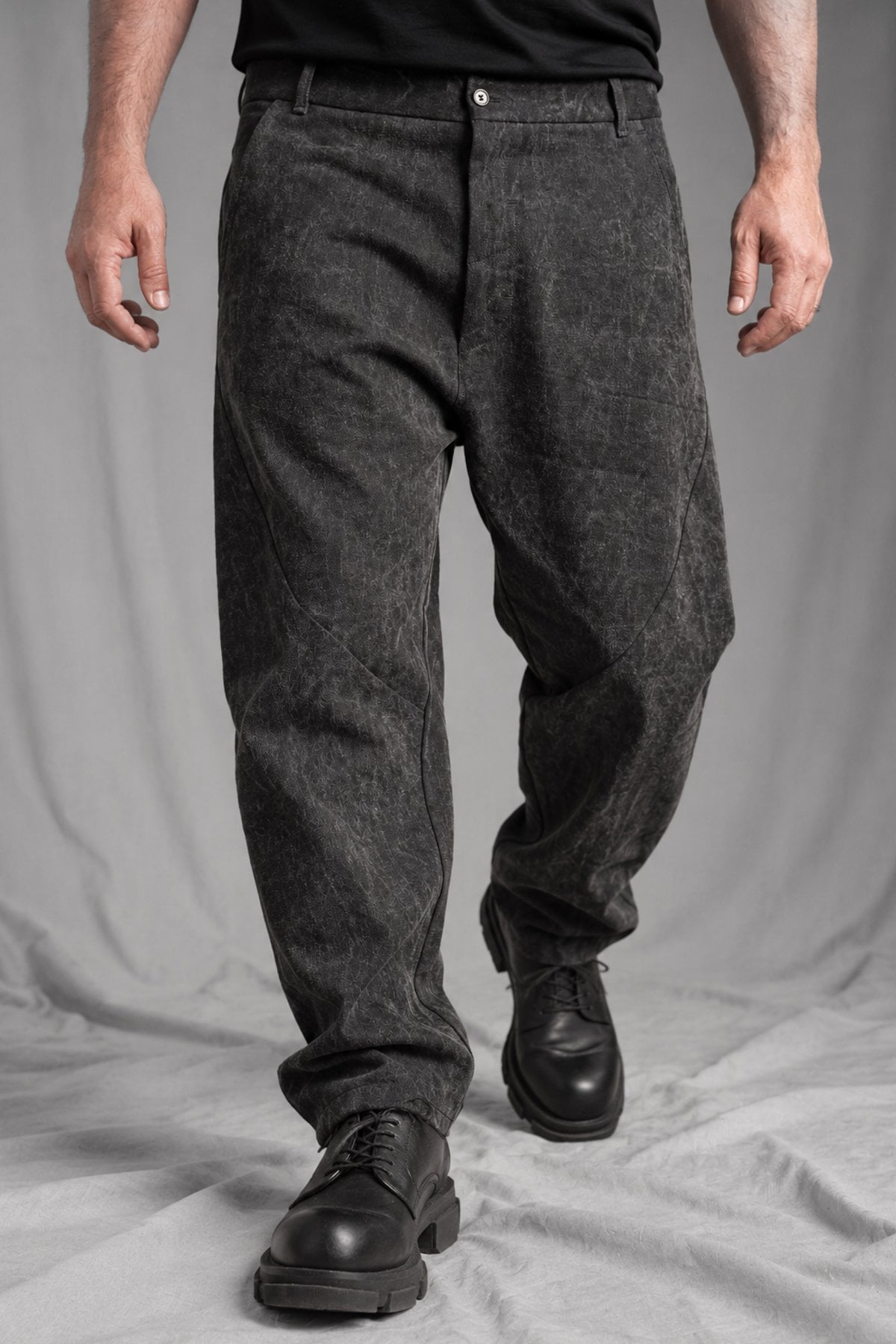 eigensinnig wien | Gassenhauer | Avantgardistische Designer Baggy Jeans aus Baumwolle in Dirty Grey