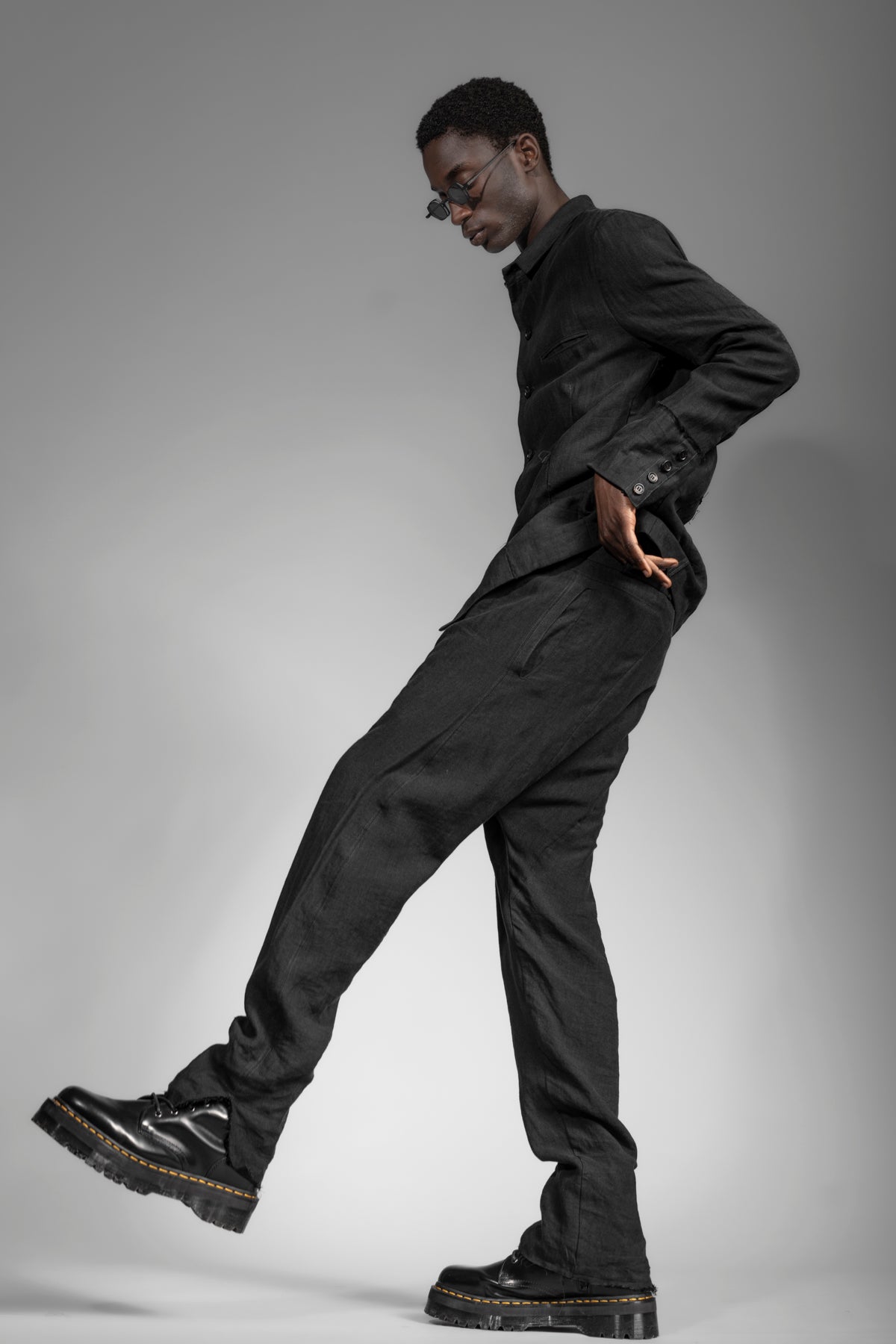 eigensinnig wien | GoePop | Schwarzer Leinen Anzug für Herren