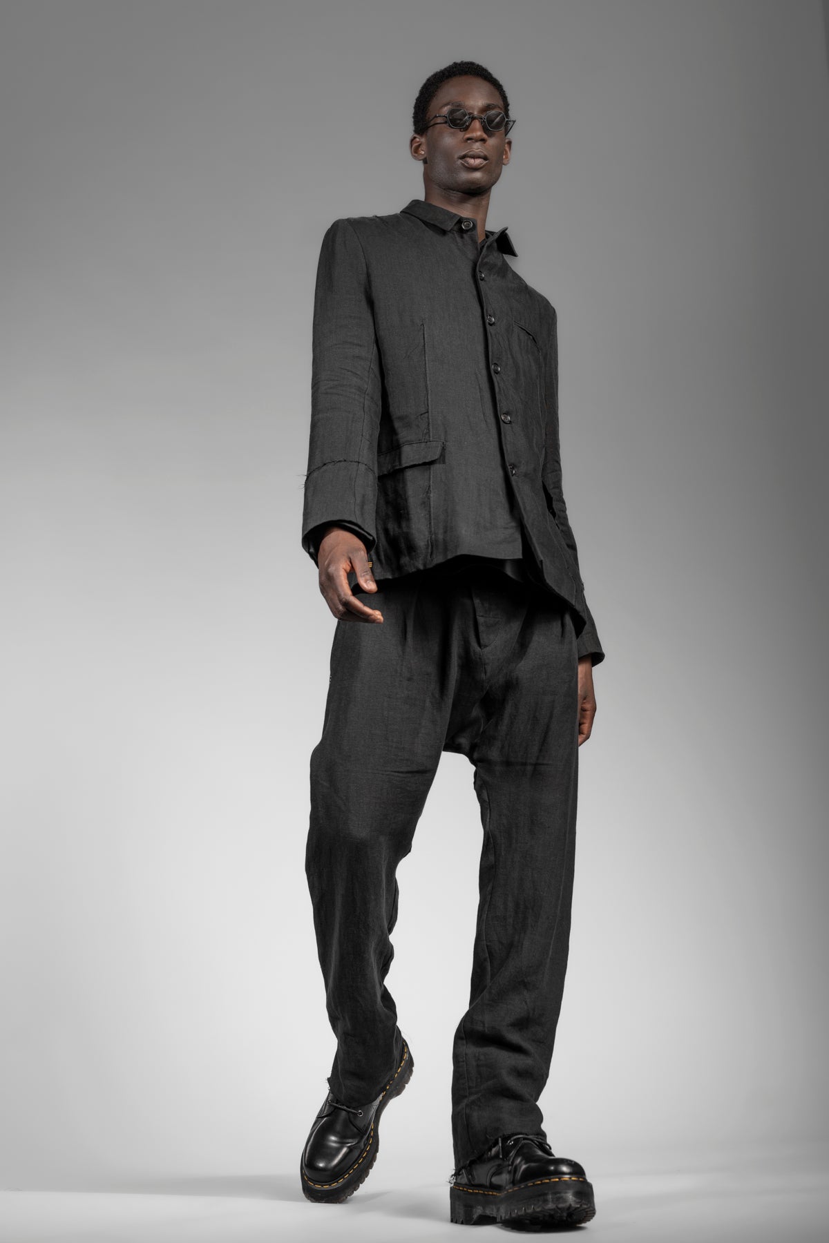 eigensinnig wien | GoePop | Schwarzer Leinen Anzug für Herren