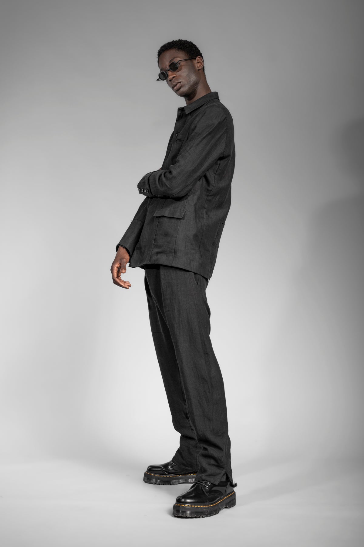 eigensinnig wien | GoePop | Schwarzer Leinen Anzug für Herren