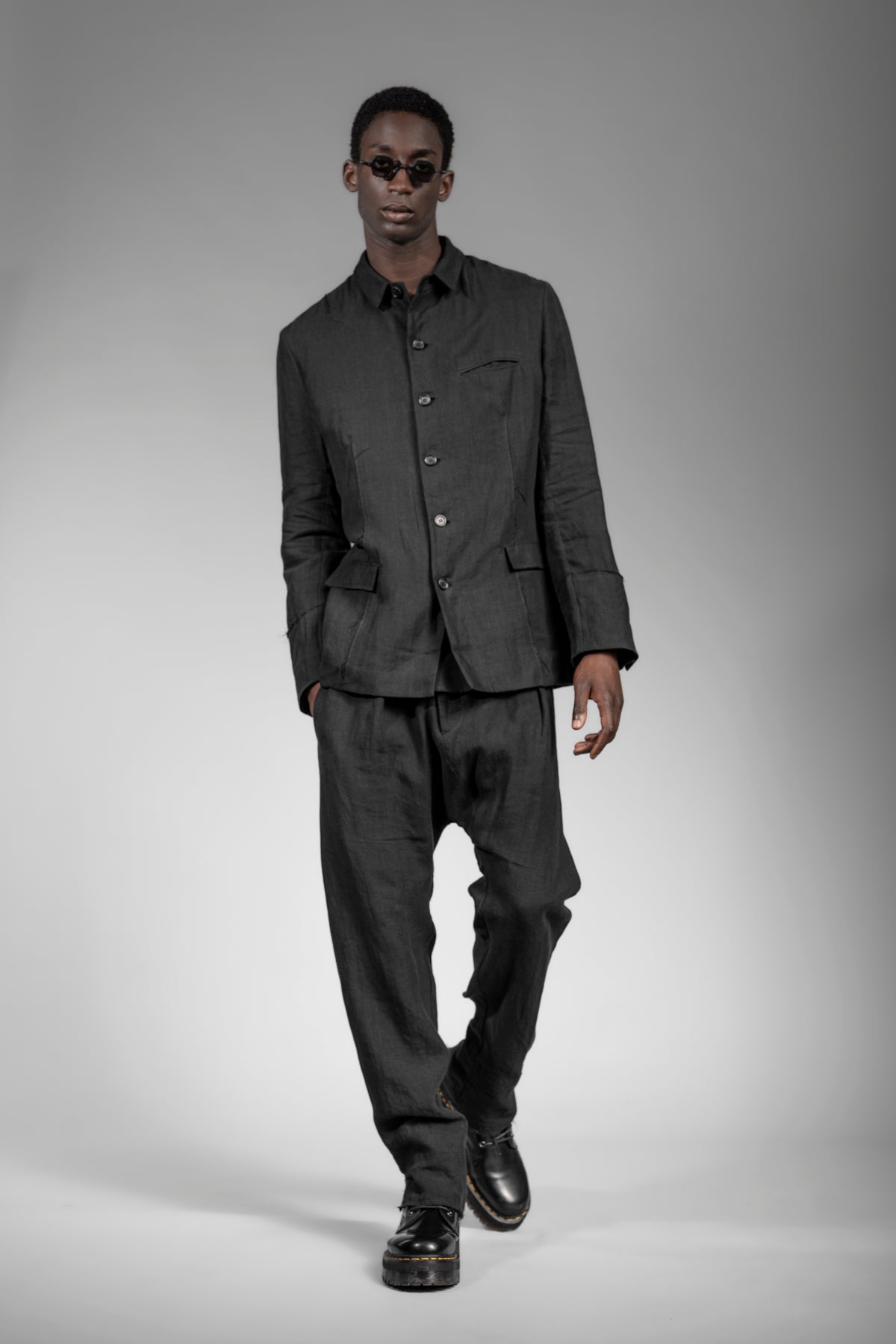 eigensinnig wien | GoePop | Schwarzer Leinen Anzug für Herren