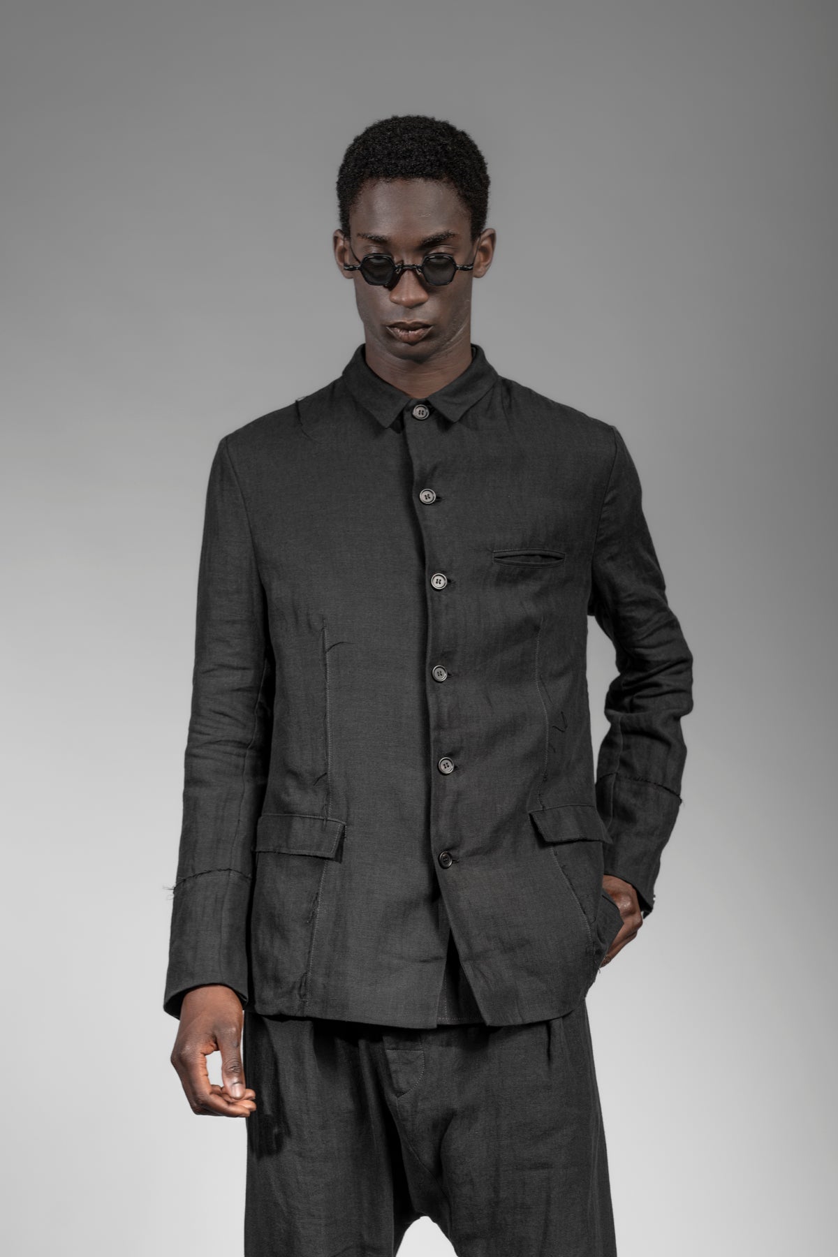 eigensinnig wien | GoePop | Schwarzer Leinen Anzug für Herren