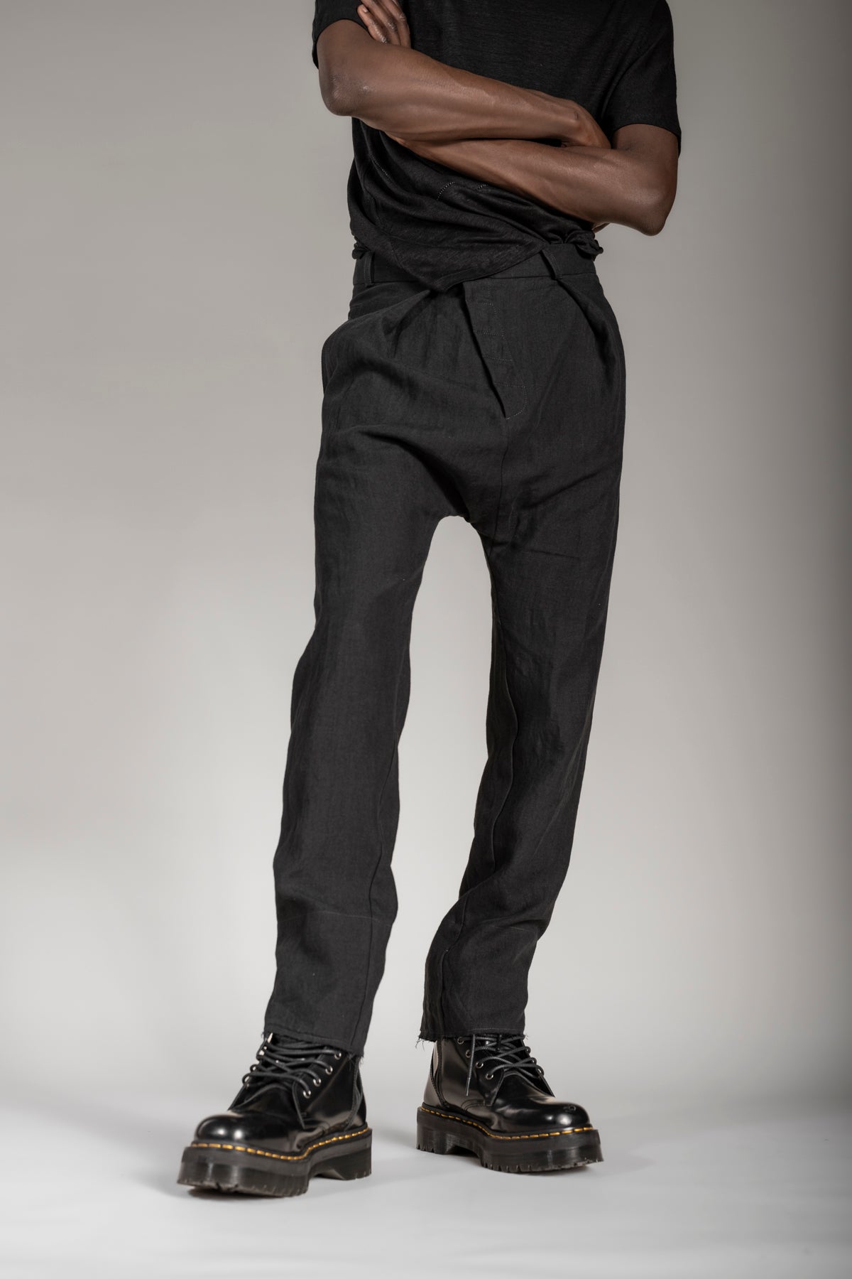 eigensinnig wien | GoePop | Schwarzer Leinen Anzug für Herren