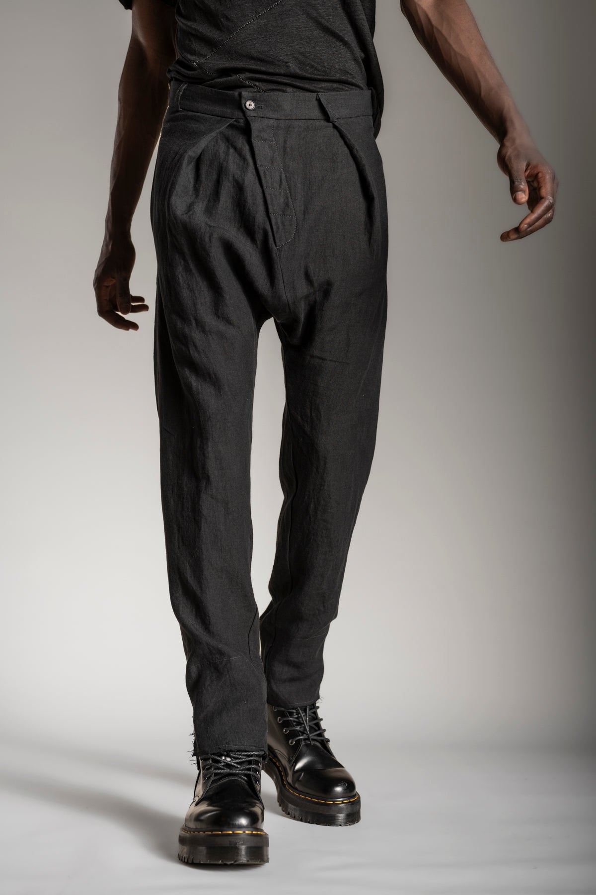 eigensinnig wien | GoePop | Schwarzer Leinen Anzug für Herren