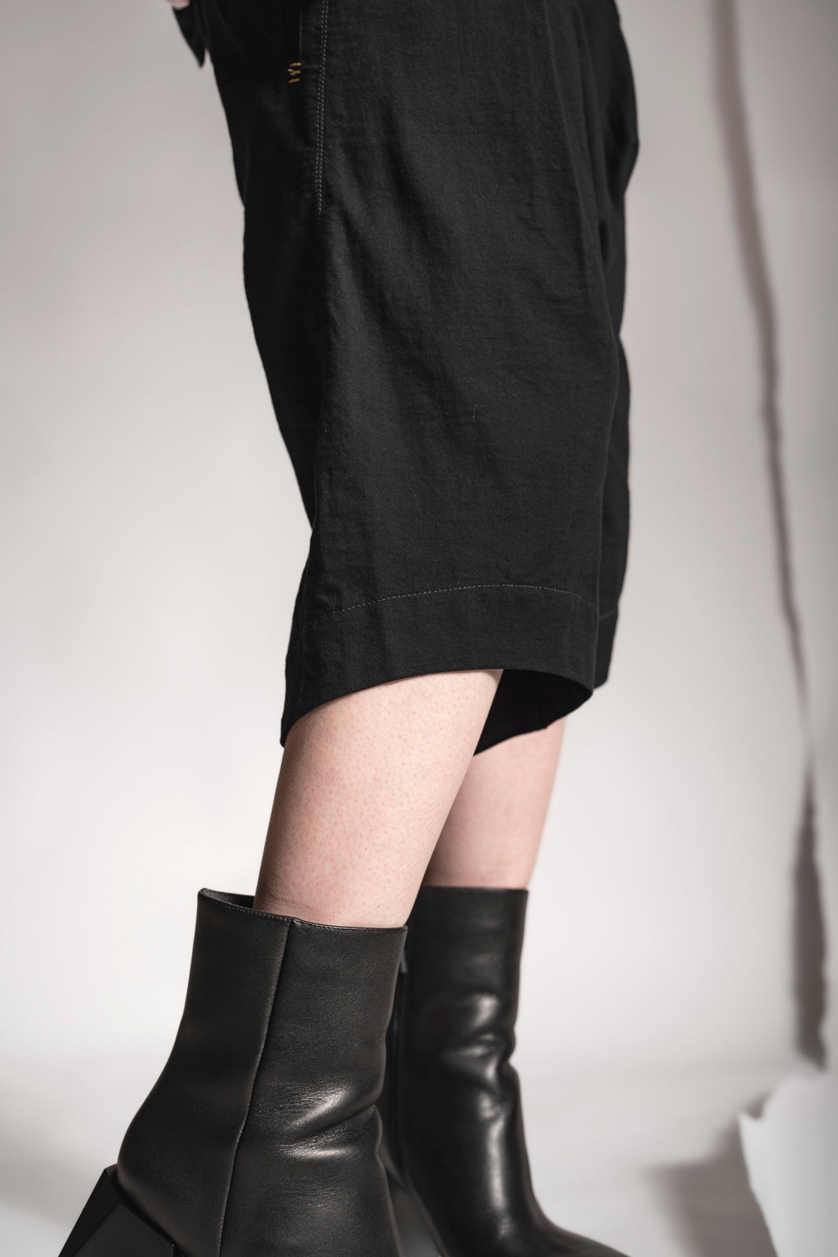 eigensinnig wien | Goethe | Bermuda Shorts für Herren und Damen in Schwarz