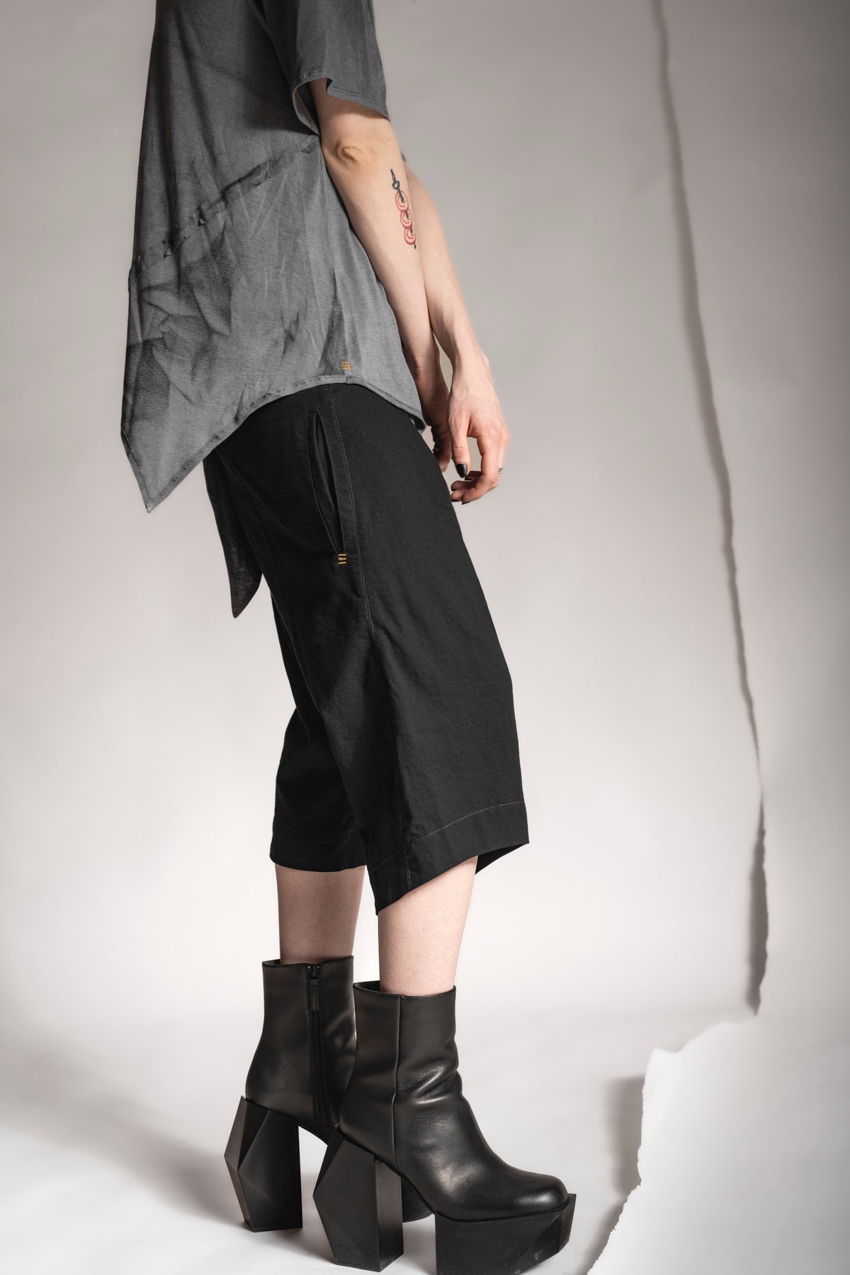 eigensinnig wien | Goethe | Bermuda Shorts für Herren und Damen in Schwarz