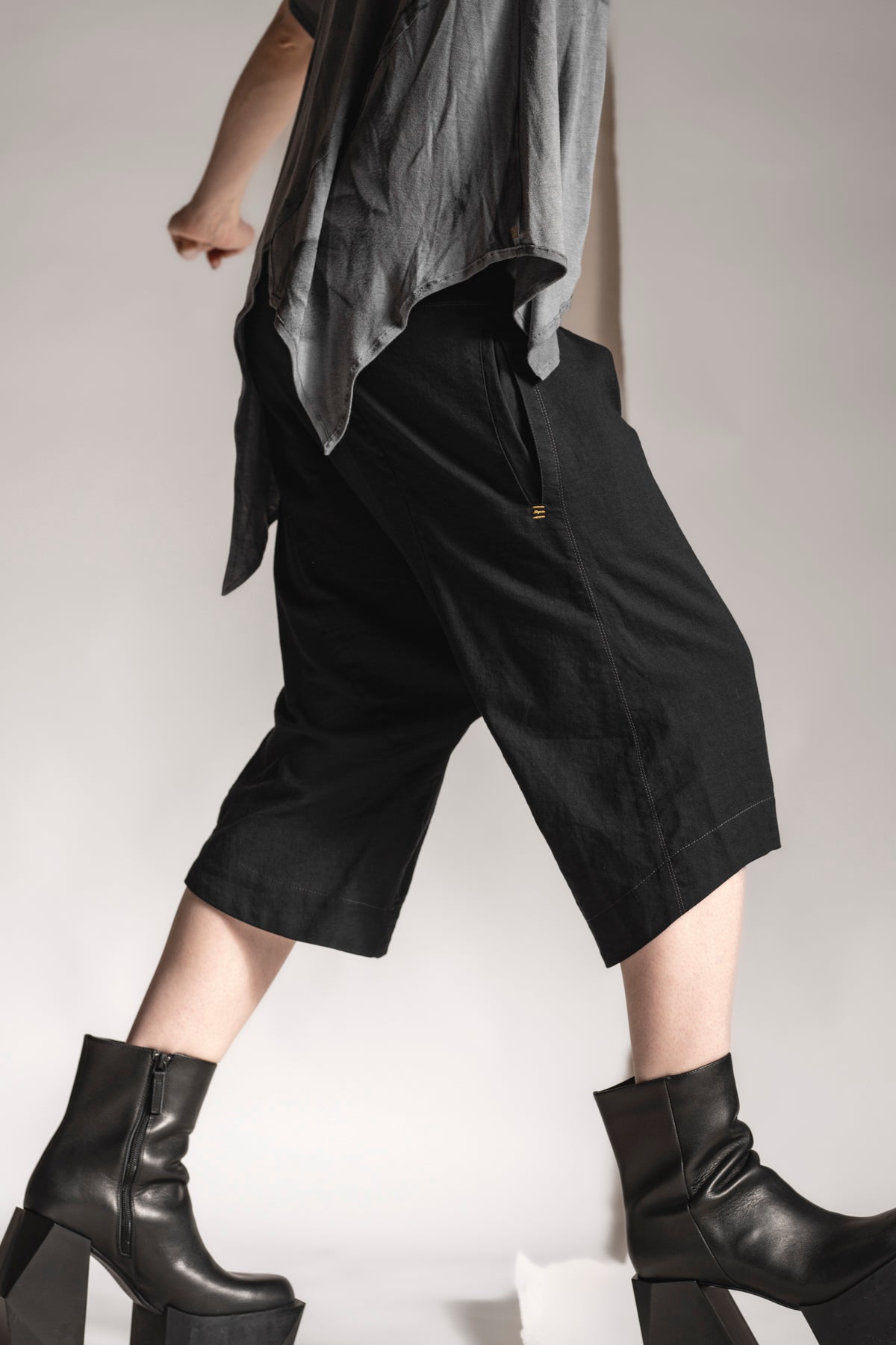 eigensinnig wien | Goethe | Bermuda Shorts für Herren und Damen in Schwarz