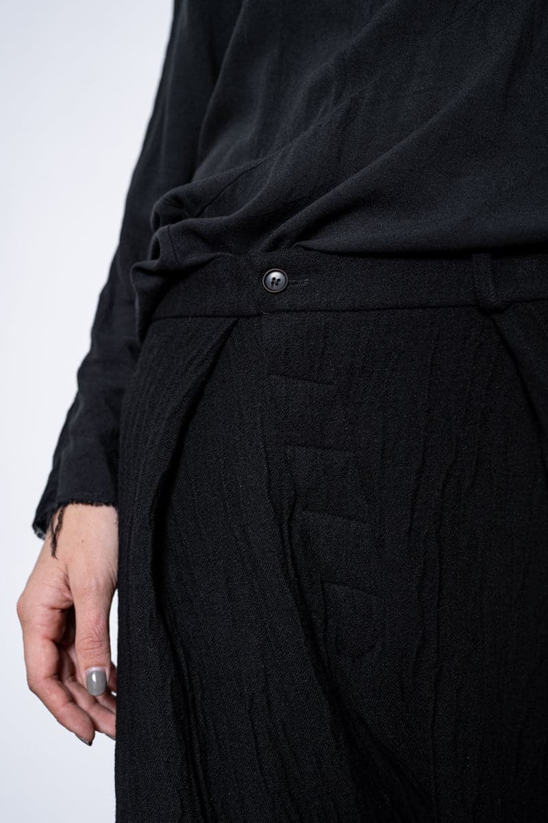 eigensinnig wien | Goethe | Extravagante Baggy Pants mit tiefem Schritt aus Wolle in schwarz