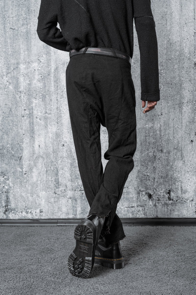 eigensinnig wien | Goethe | Raffinierte Herren Wollhose mit tiefem Schritt in Schwarz