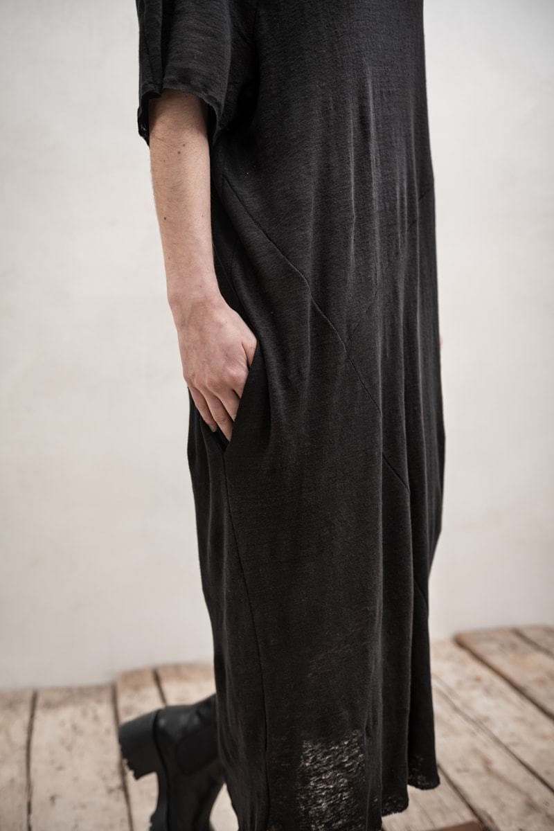 eigensinnig wien | Gracián | Leichtes und schmales Sommerkleid aus Leinen in schwarz