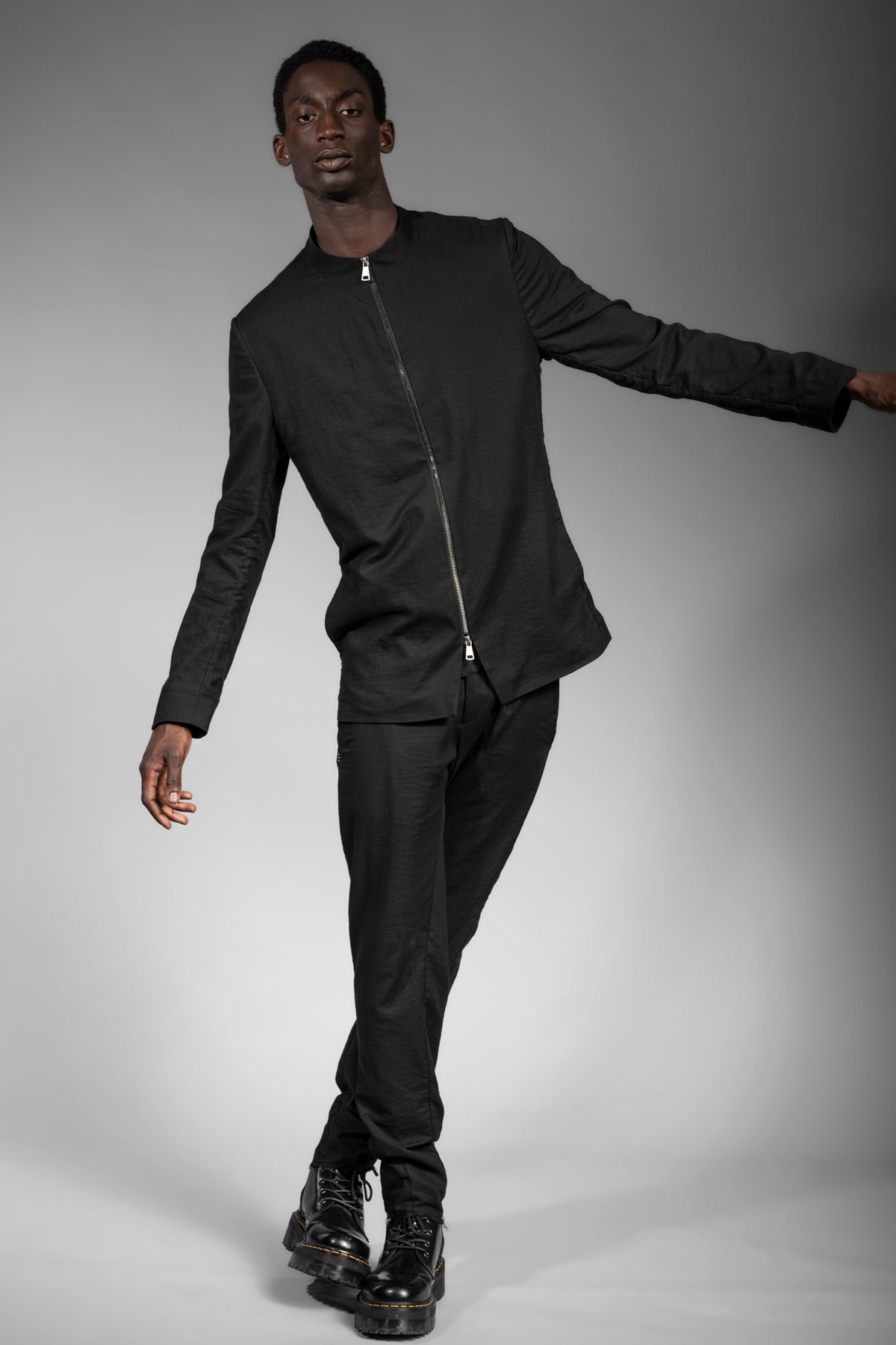 eigensinnig wien | GroHus | Casual Designer Anzug in Schwarz für Herren